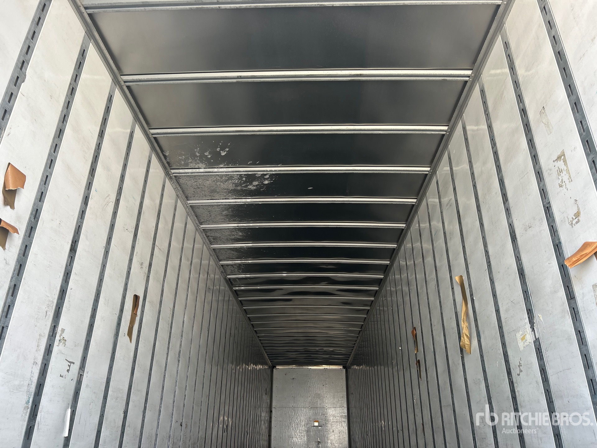 2022 Vanguard 53 ft x 102 in T/A