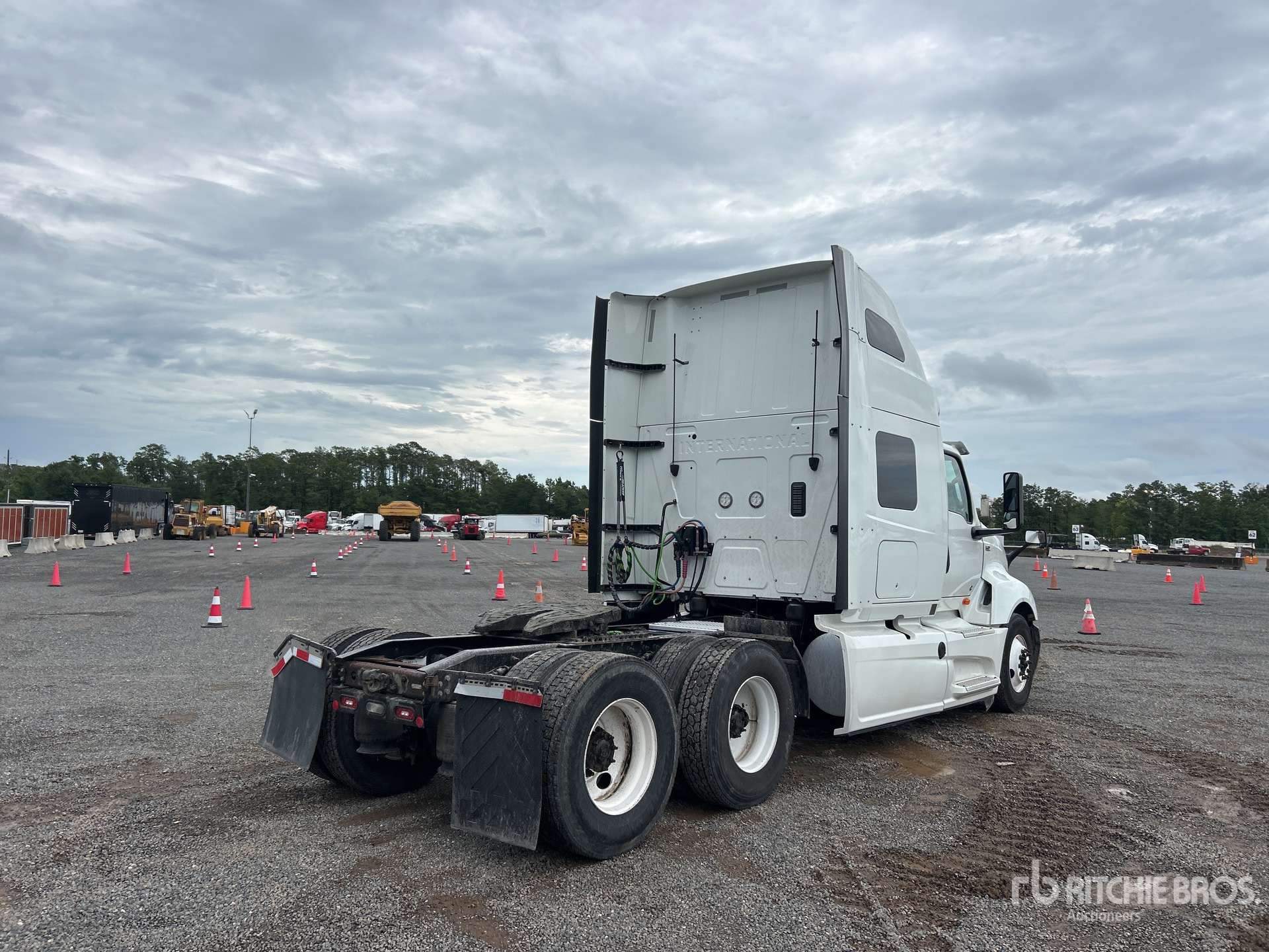 2022 International LT625