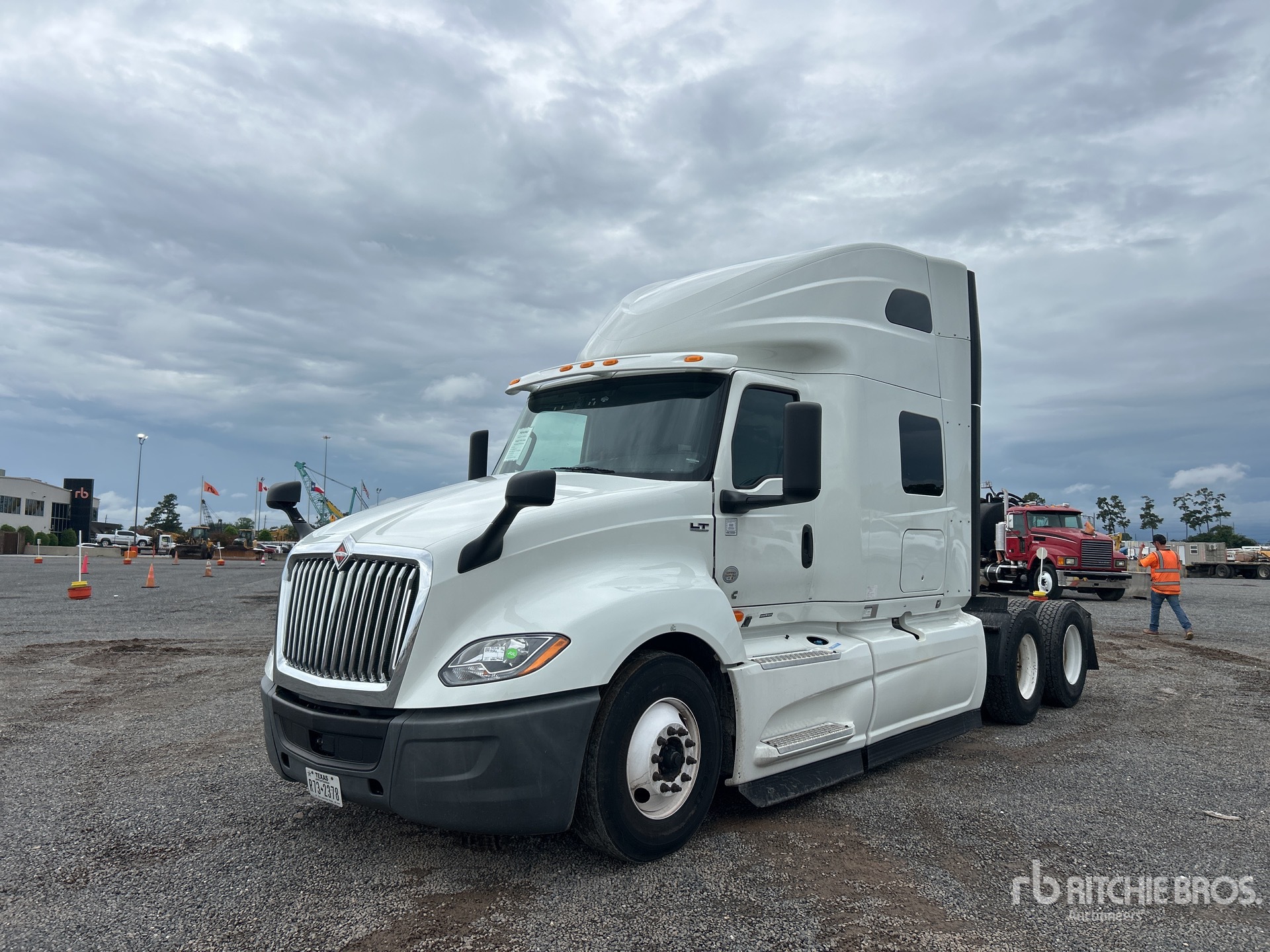 2022 International LT625