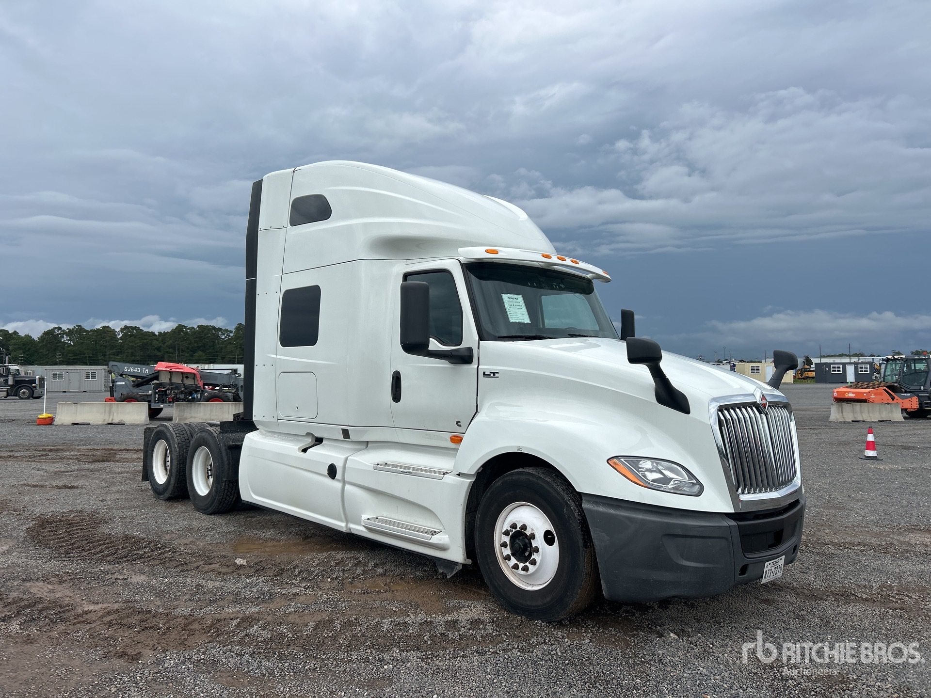 2022 International LT625