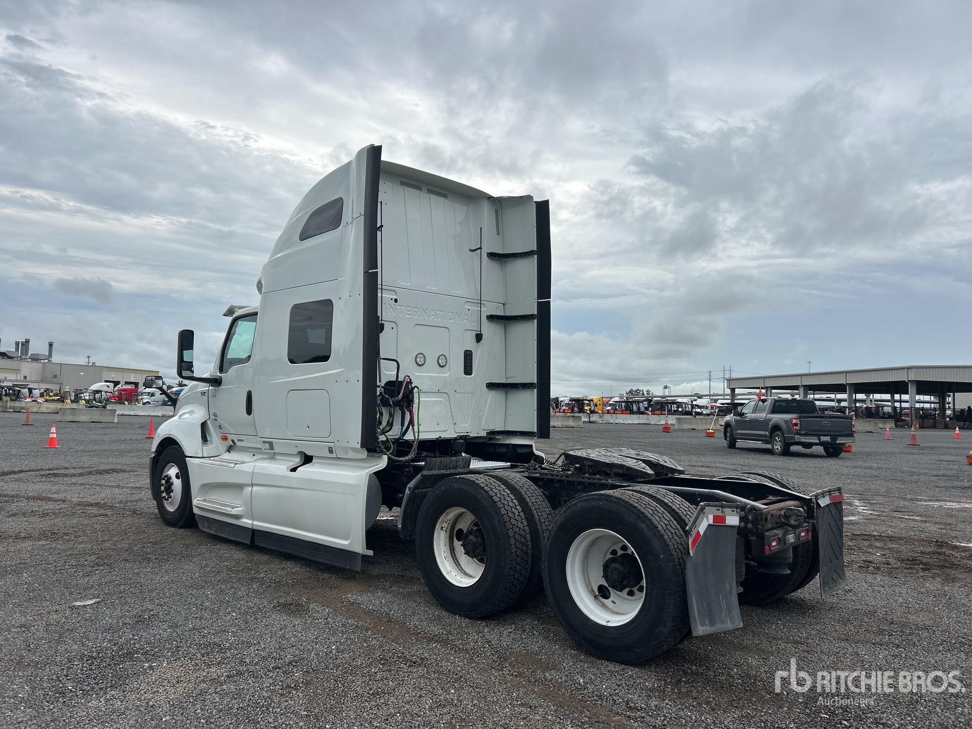 2022 International LT625