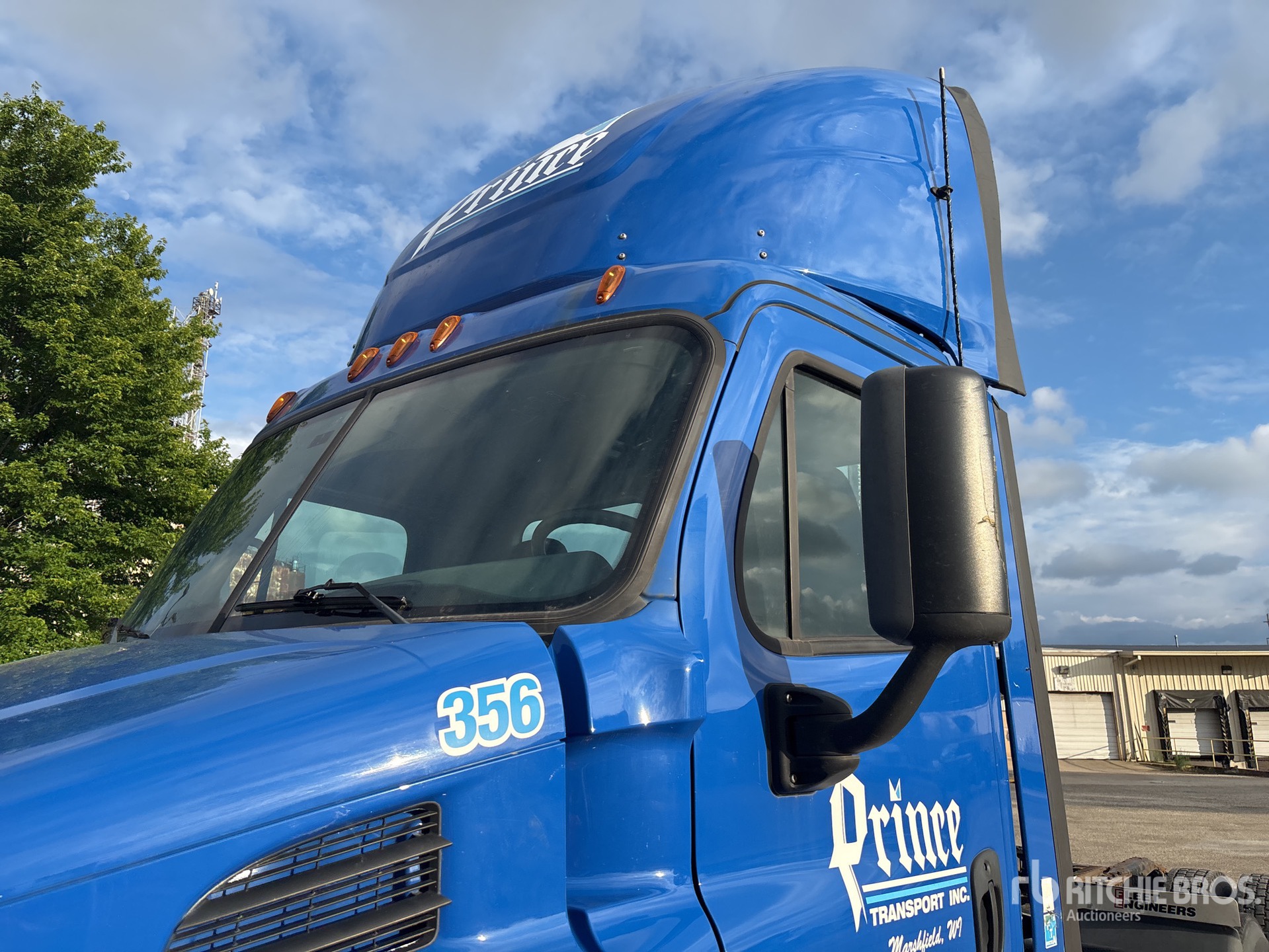 2018 Freightliner CASCADIA 113