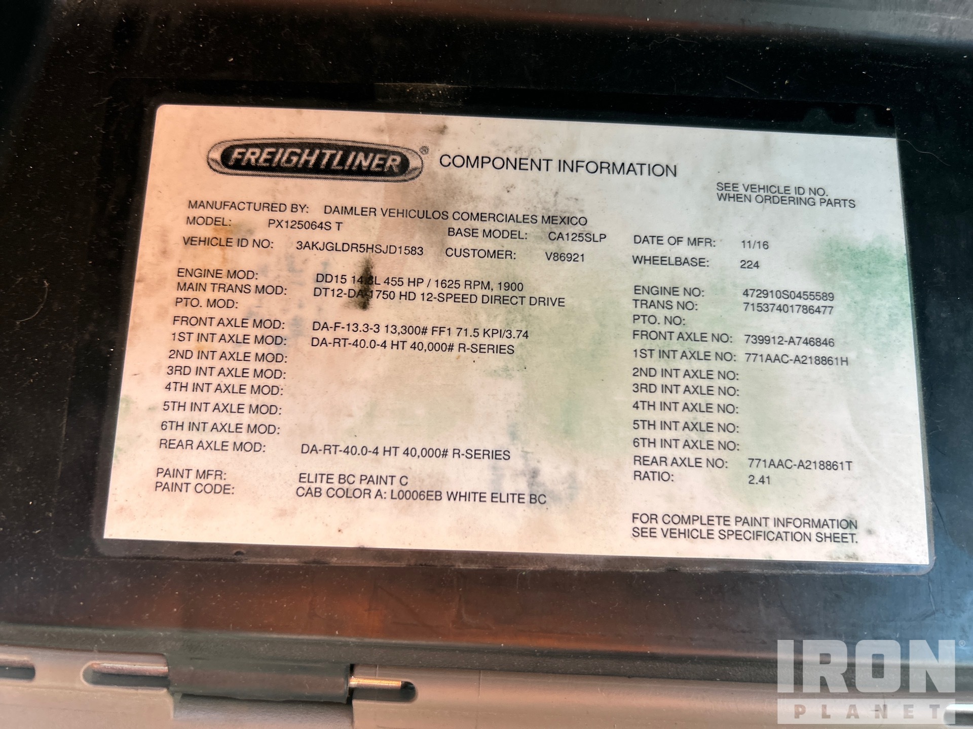 2017 Freightliner CASCADIA 125