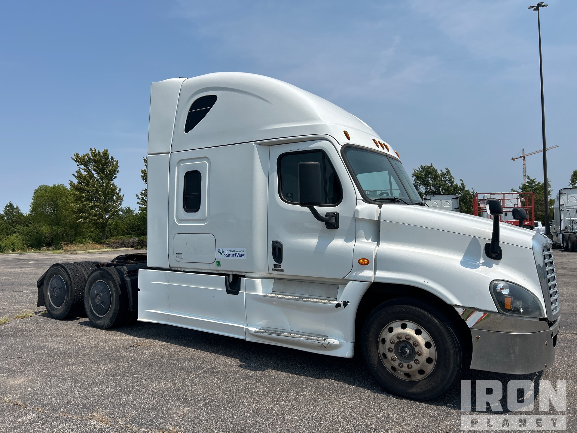 2017 Freightliner CASCADIA 125