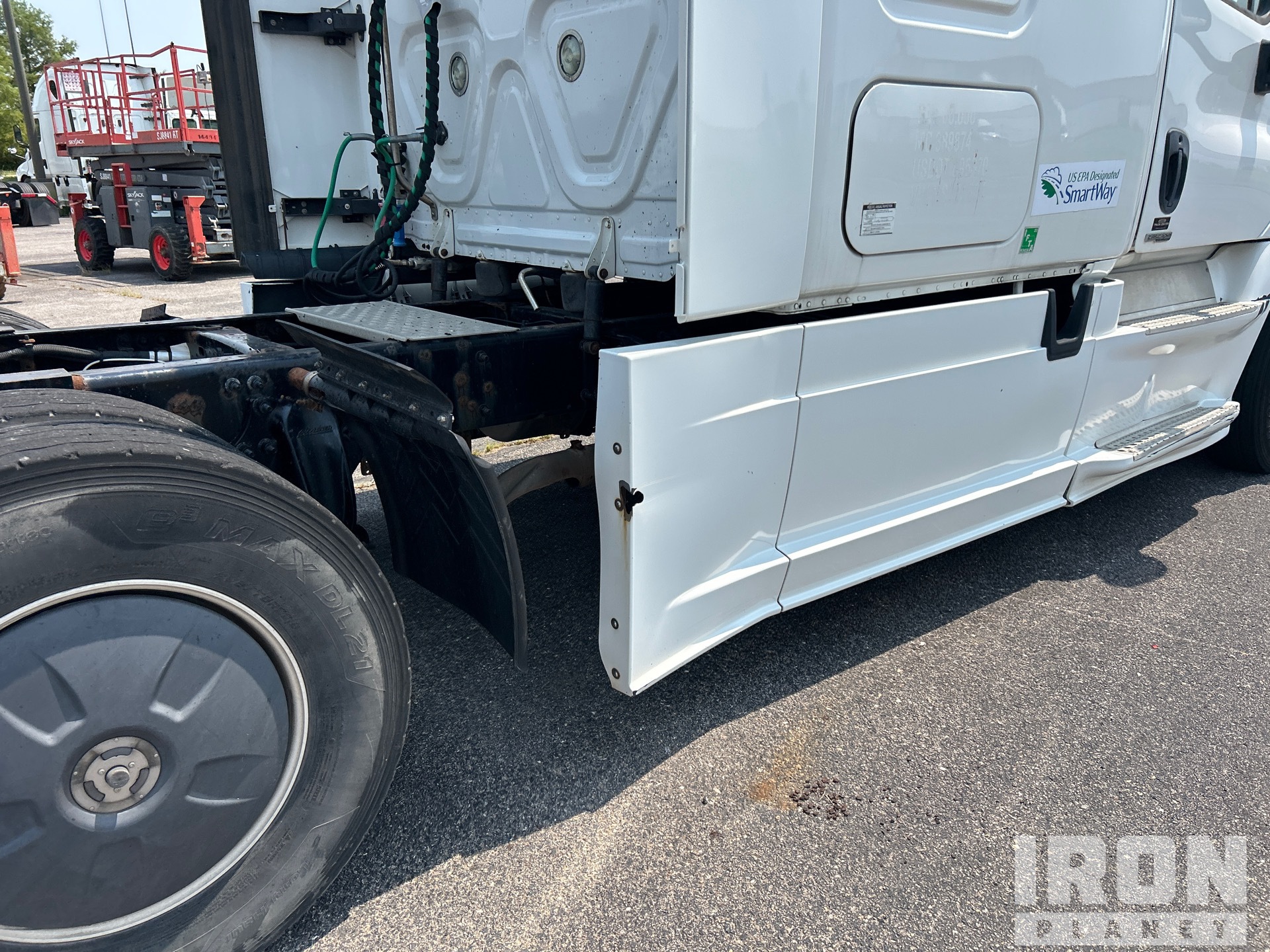 2017 Freightliner CASCADIA 125