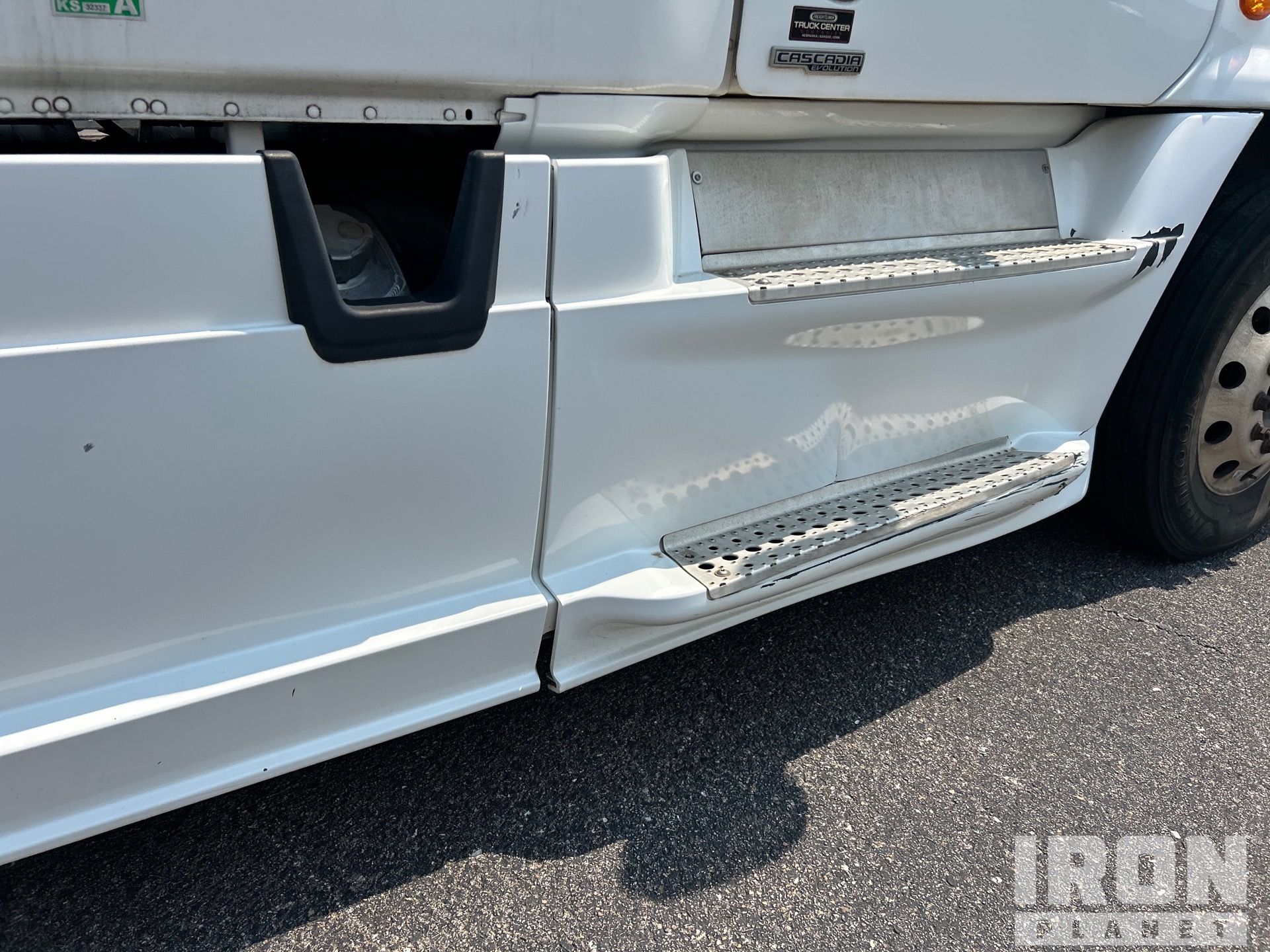 2017 Freightliner CASCADIA 125