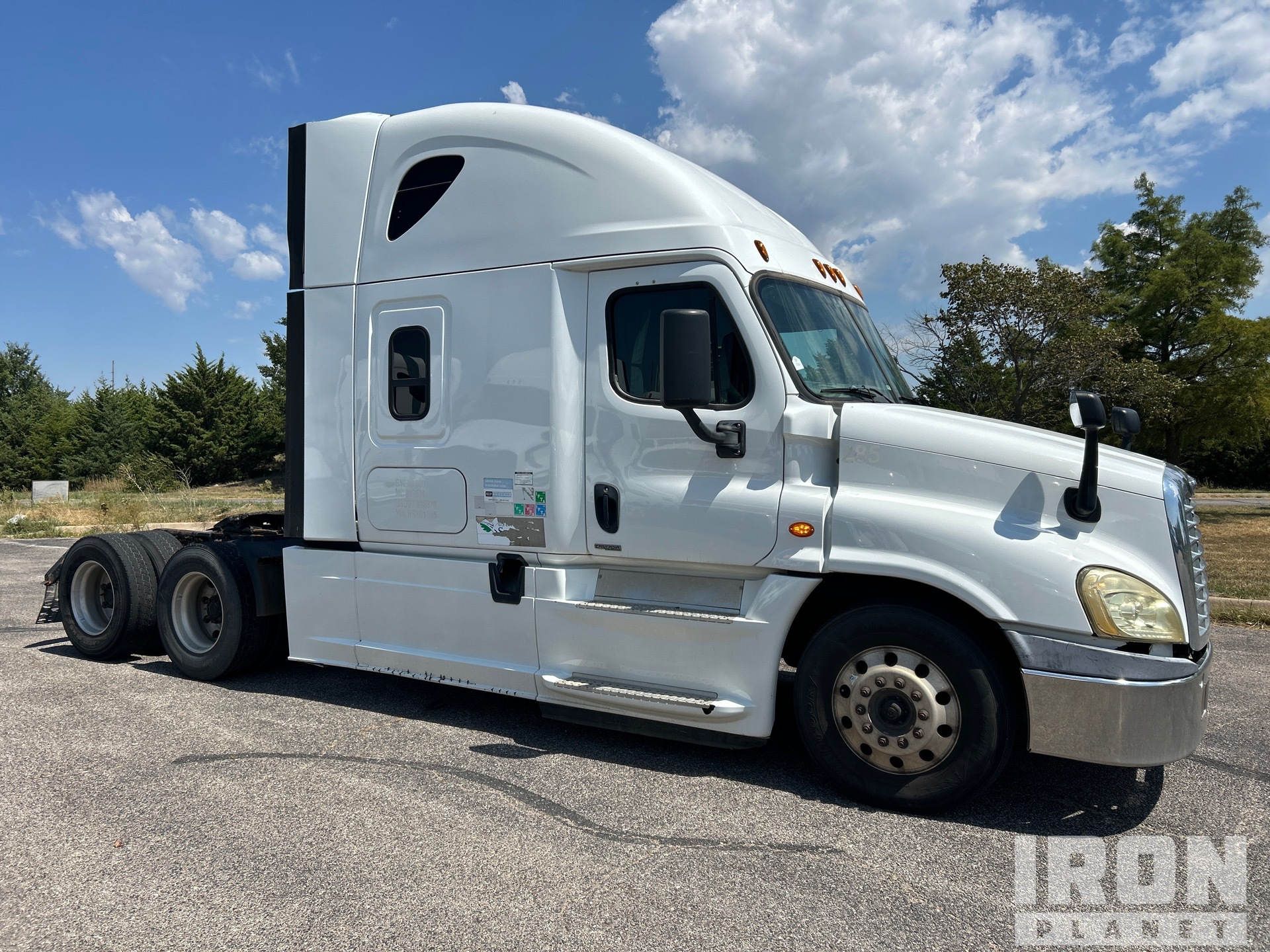 2017 Freightliner CASCADIA 125