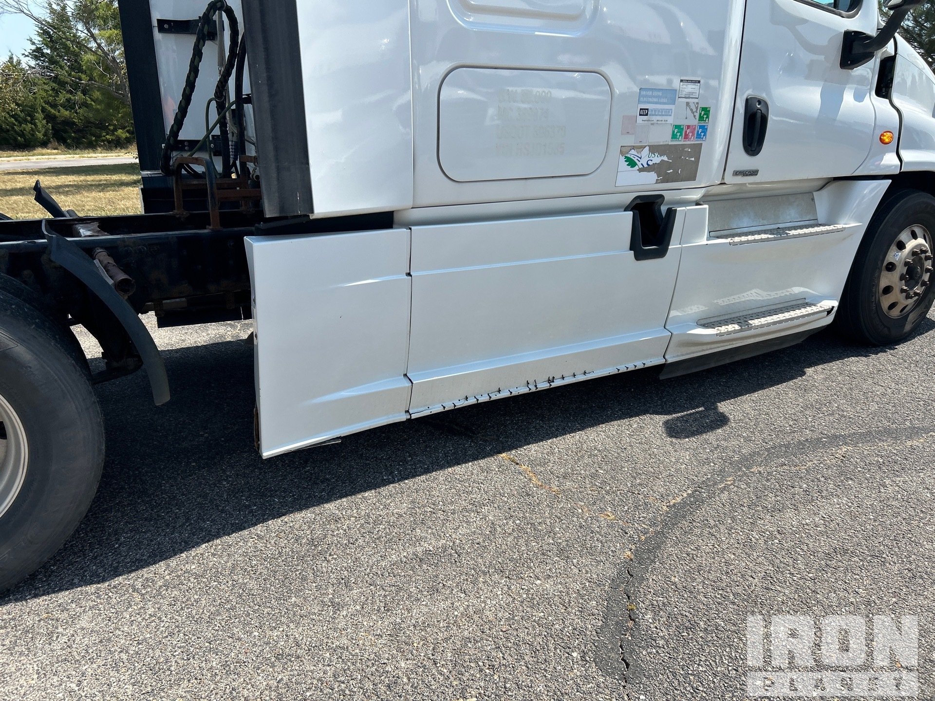 2017 Freightliner CASCADIA 125