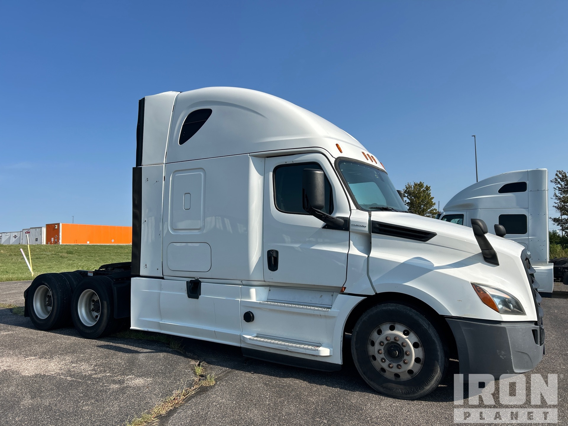 2019 Freightliner CASCADIA 126