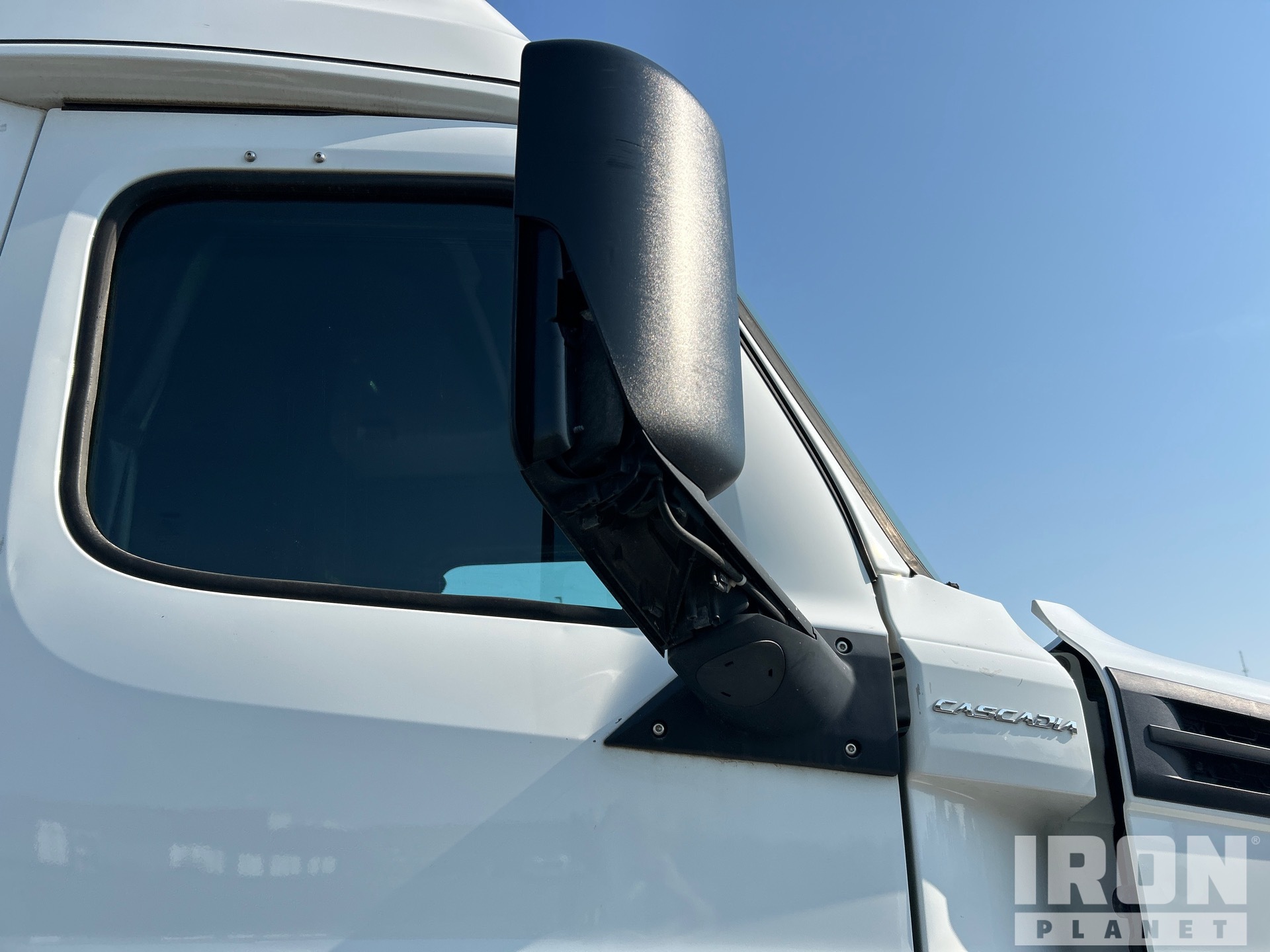 2019 Freightliner CASCADIA 126