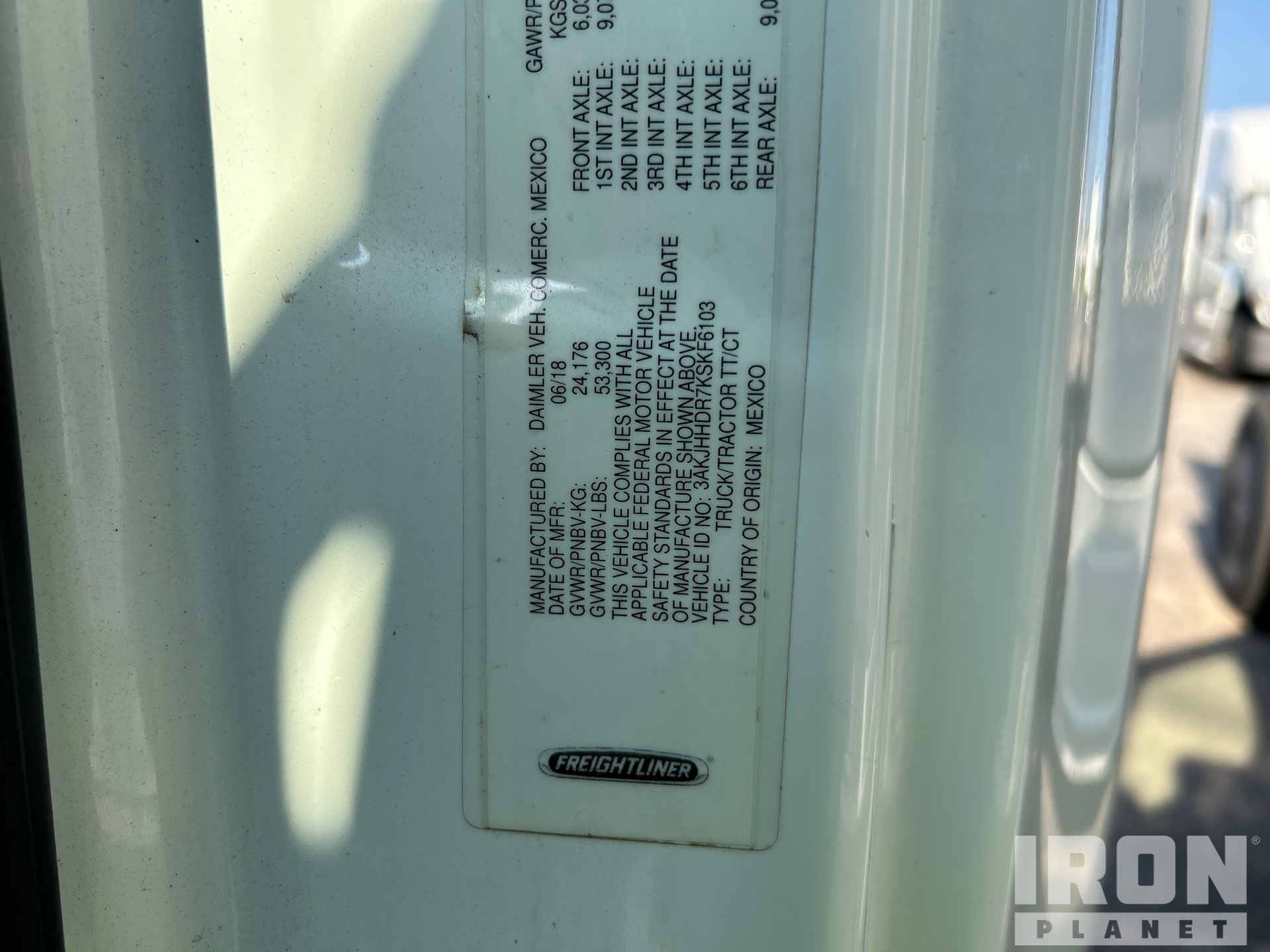 2019 Freightliner CASCADIA 126