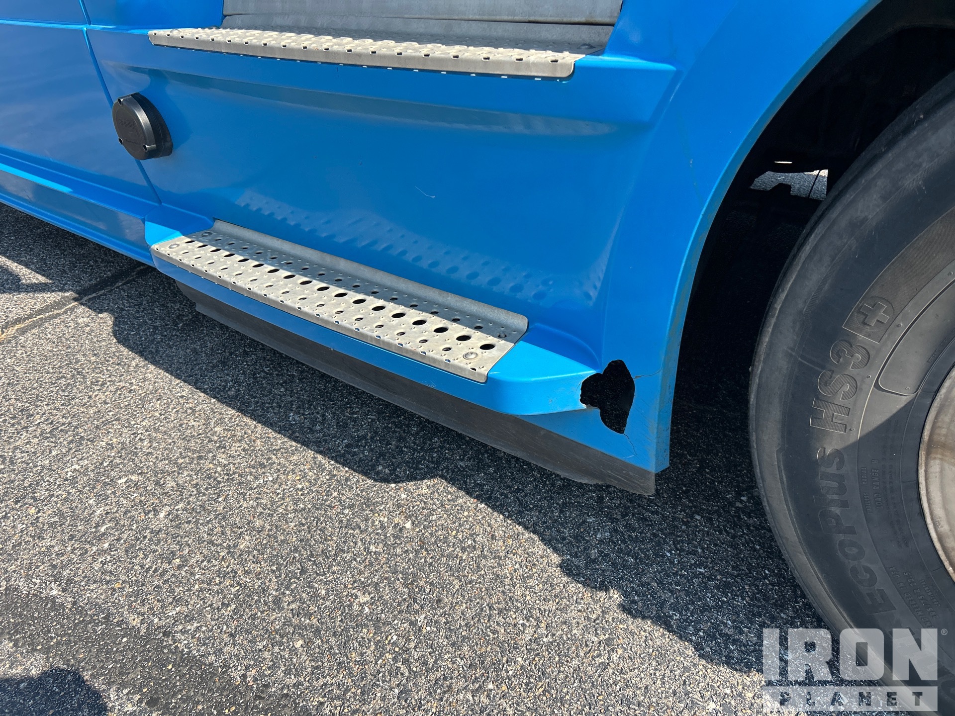 2020 Freightliner CASCADIA 126