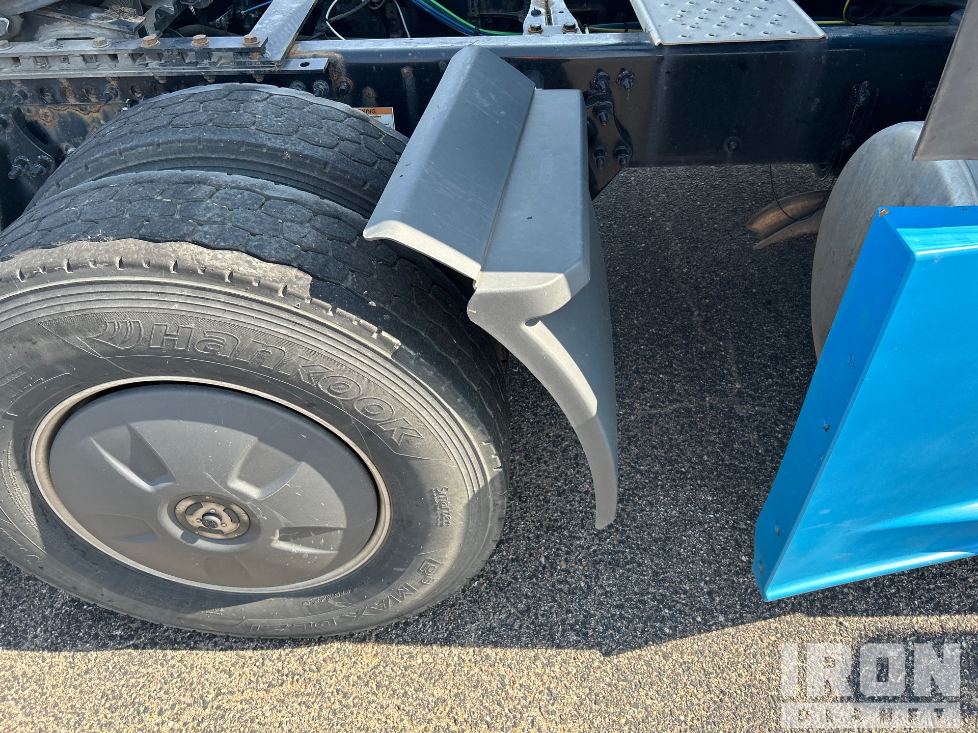 2020 Freightliner CASCADIA 126