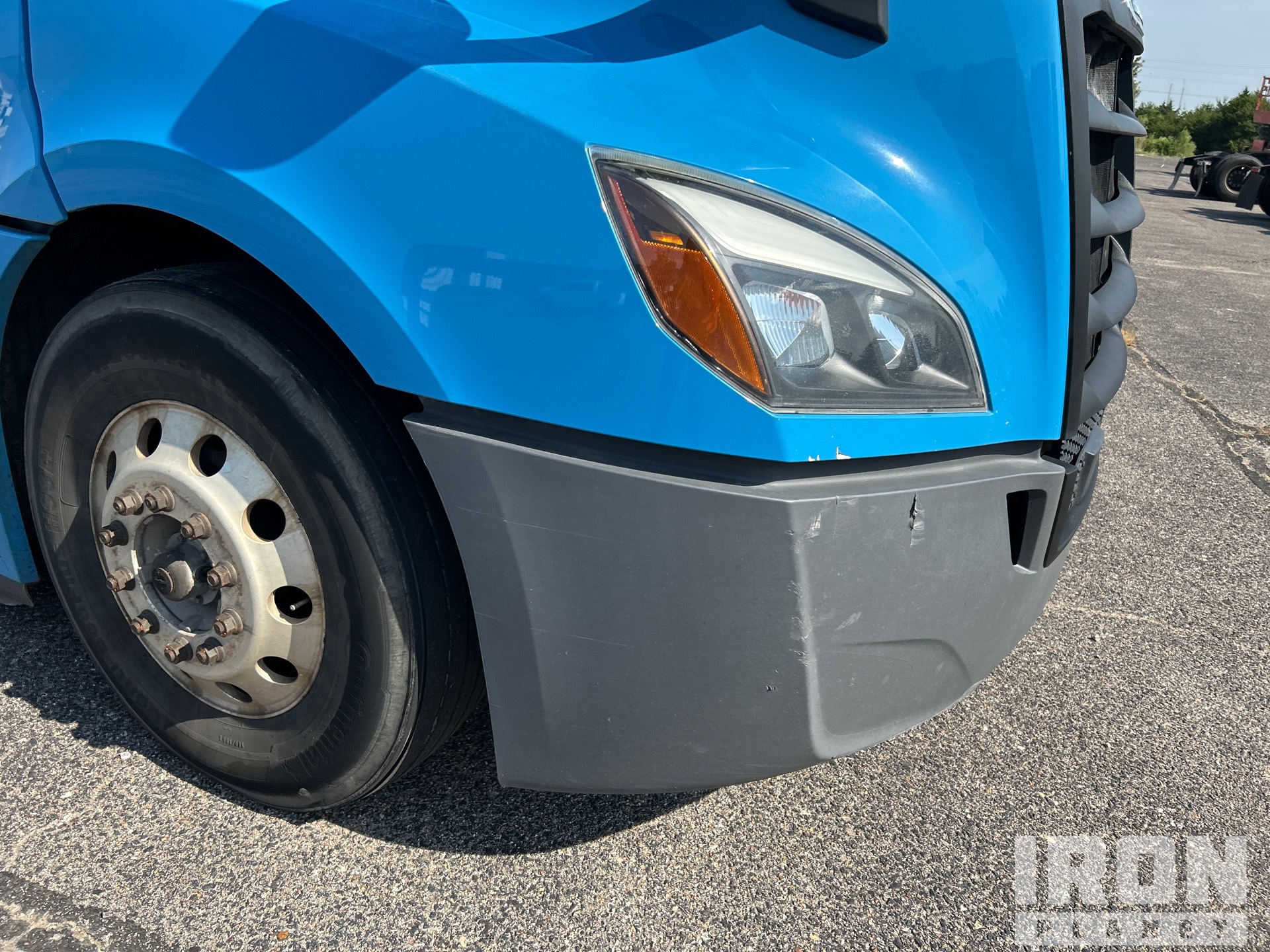 2020 Freightliner CASCADIA 126