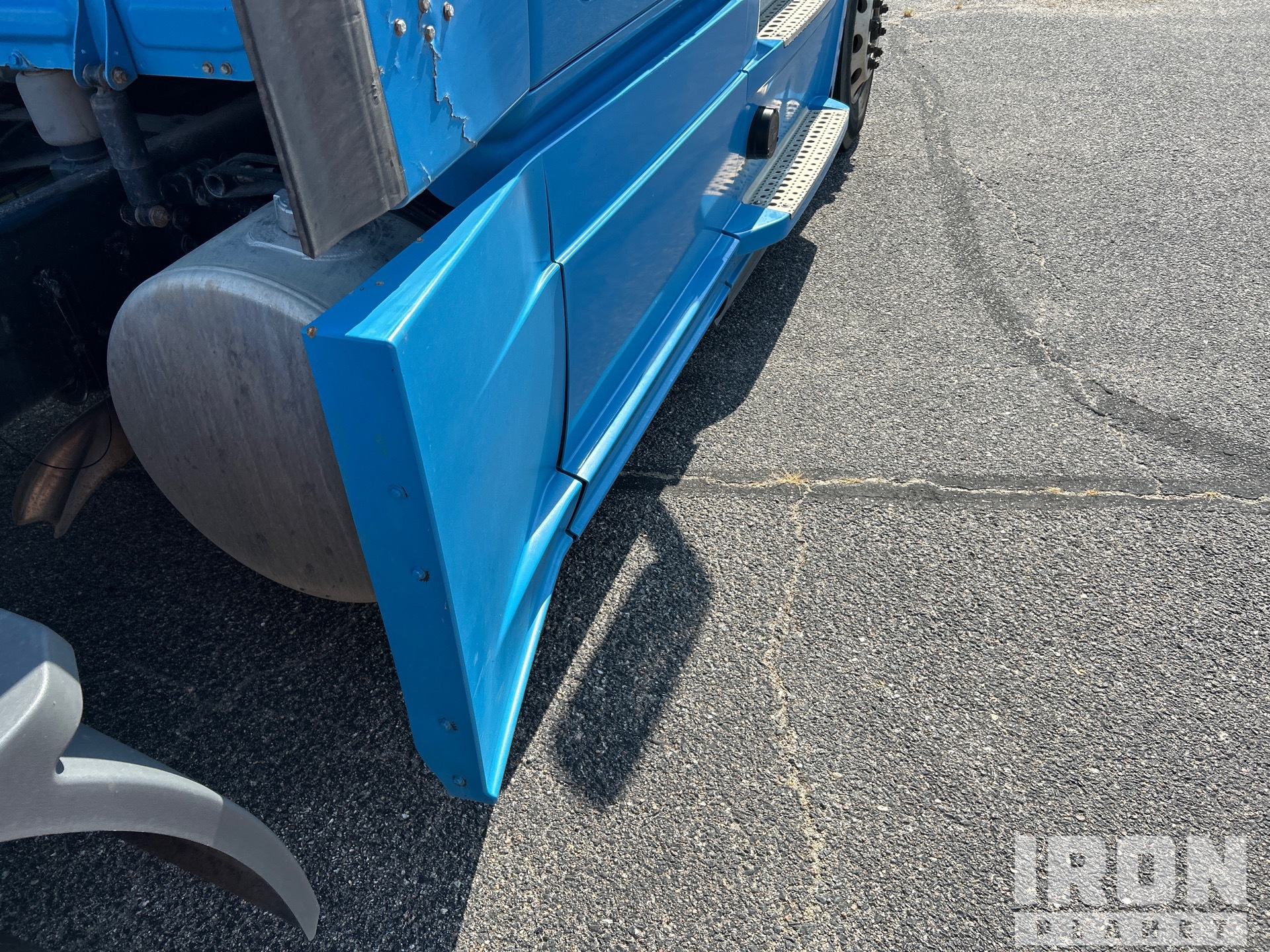 2020 Freightliner CASCADIA 126