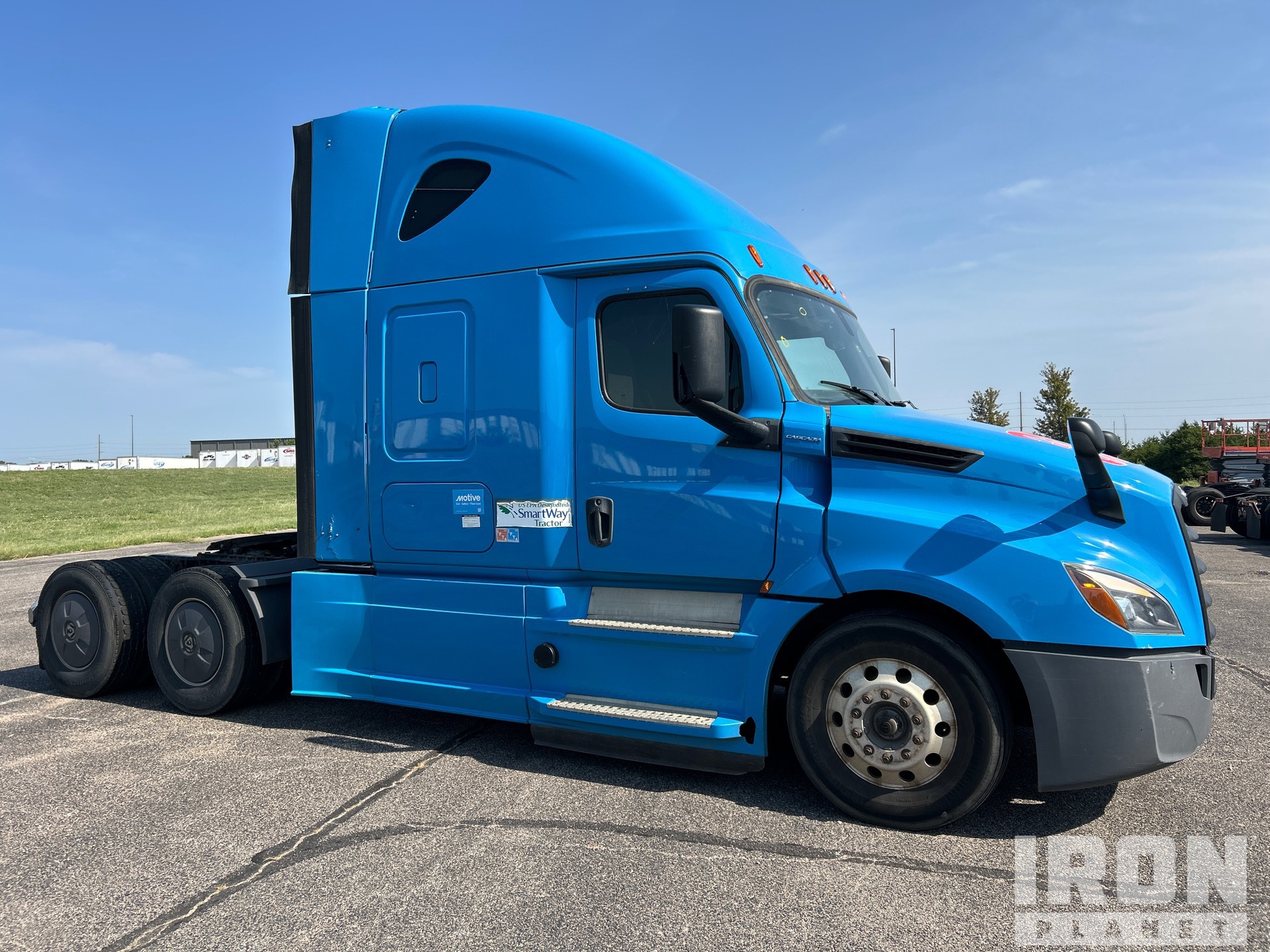 2020 Freightliner CASCADIA 126