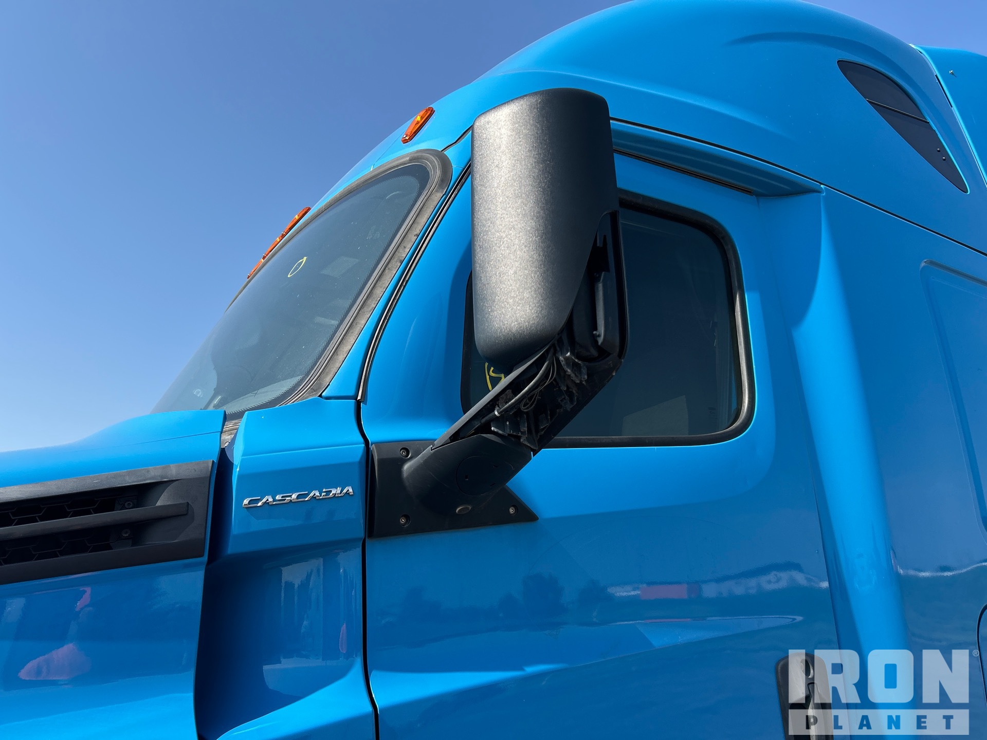 2020 Freightliner CASCADIA 126