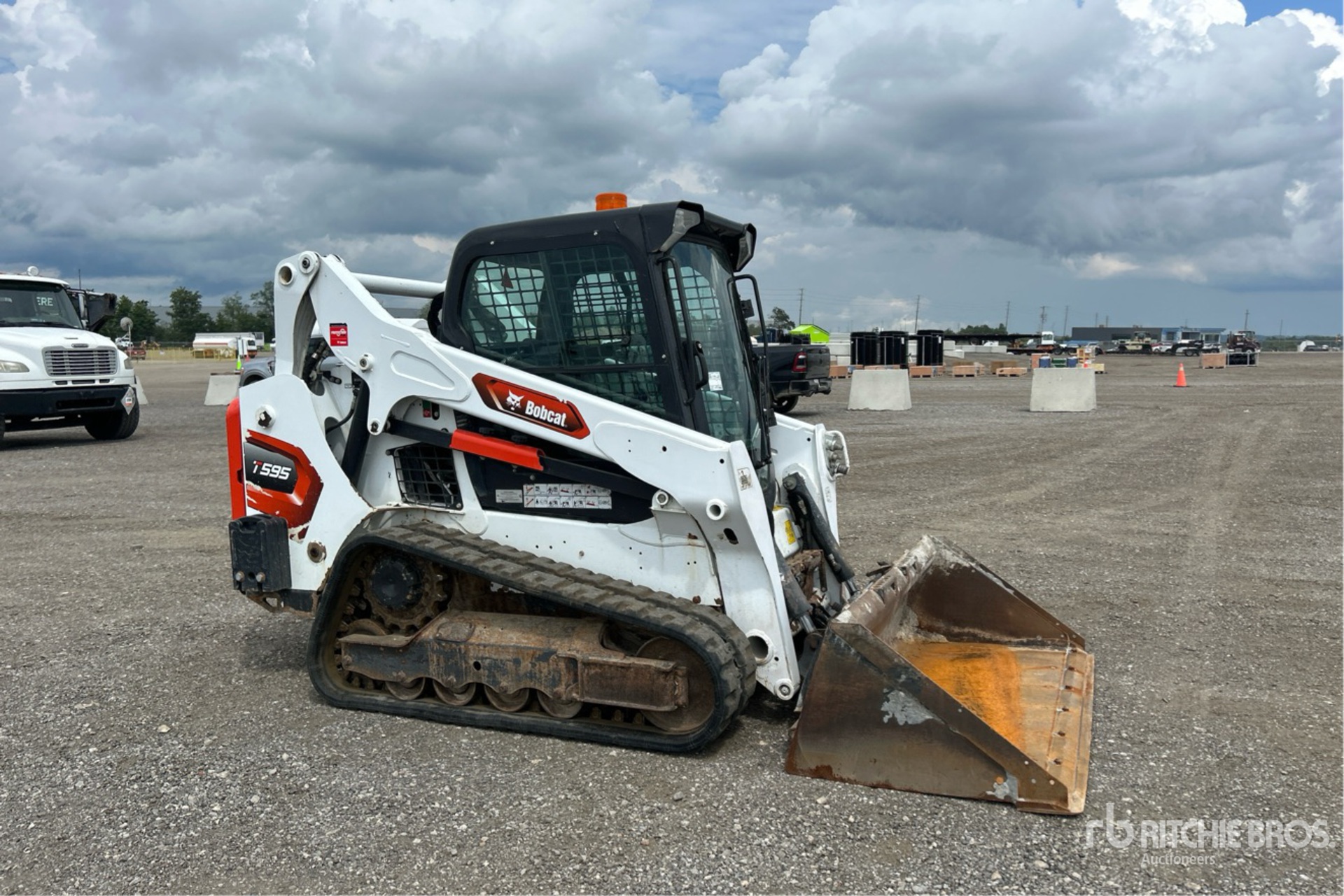 2022 Bobcat T595