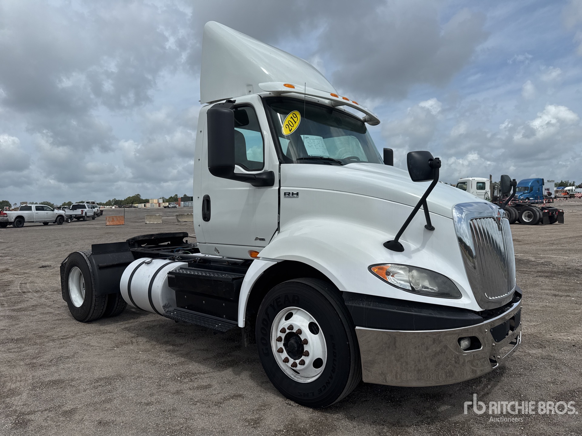2019 International RH613
