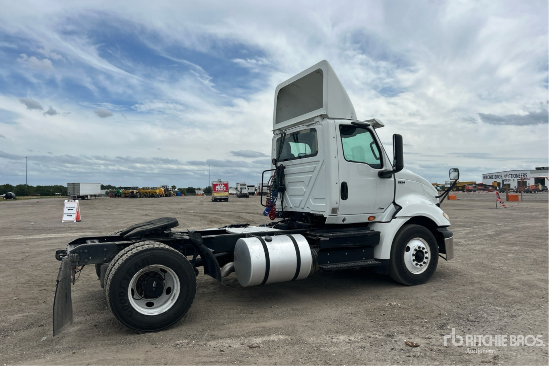2019 International RH613