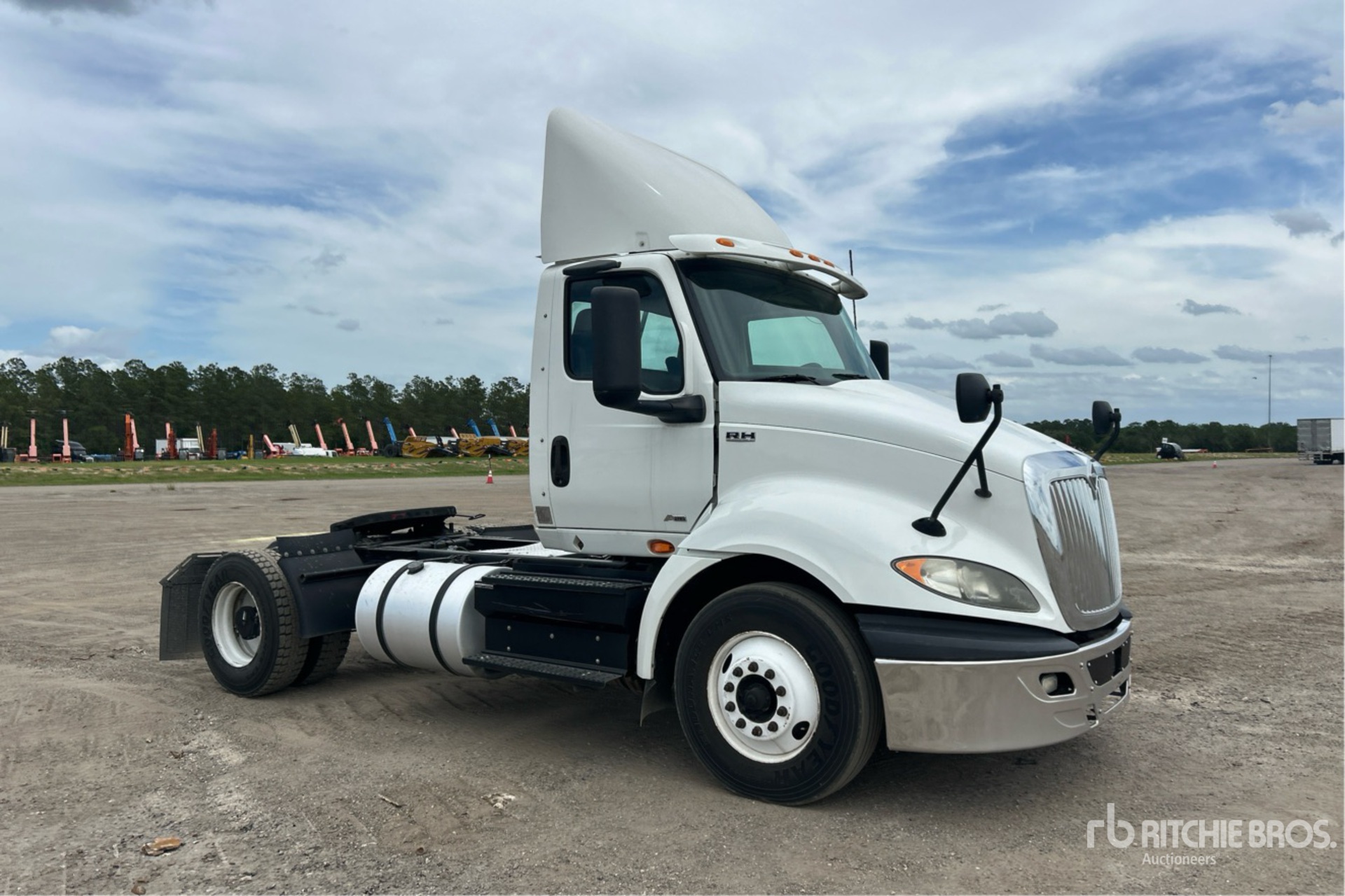 2019 International RH613