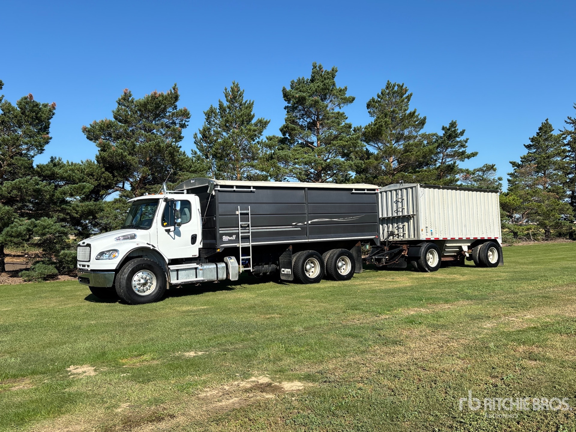 2015 Freightliner M2106