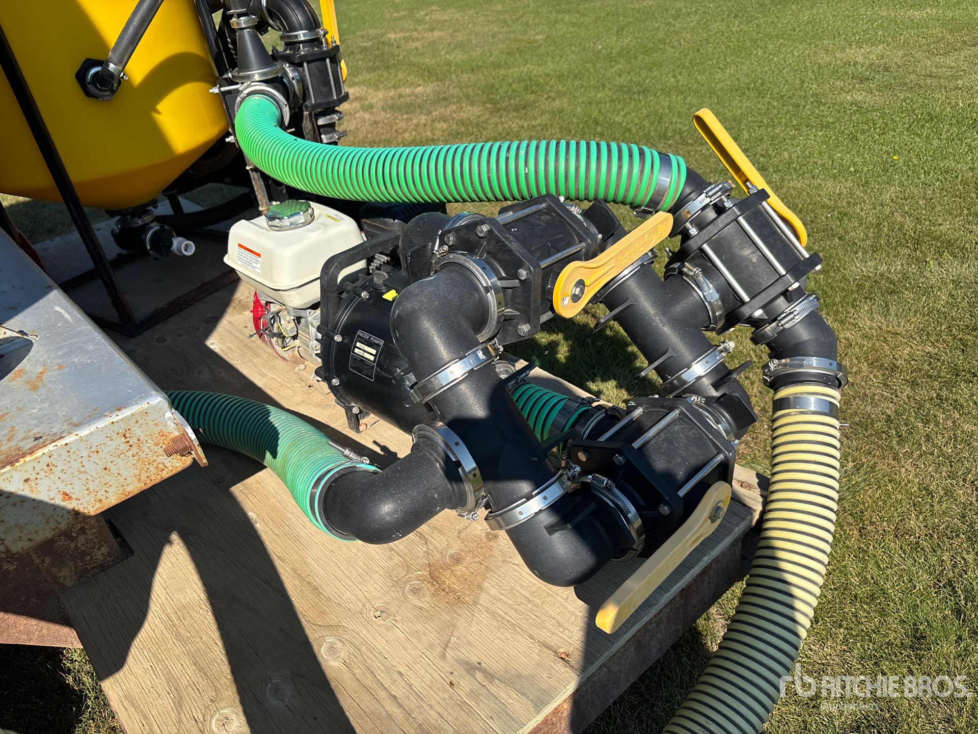 2008 Hutchinson 38000 L Tri/A