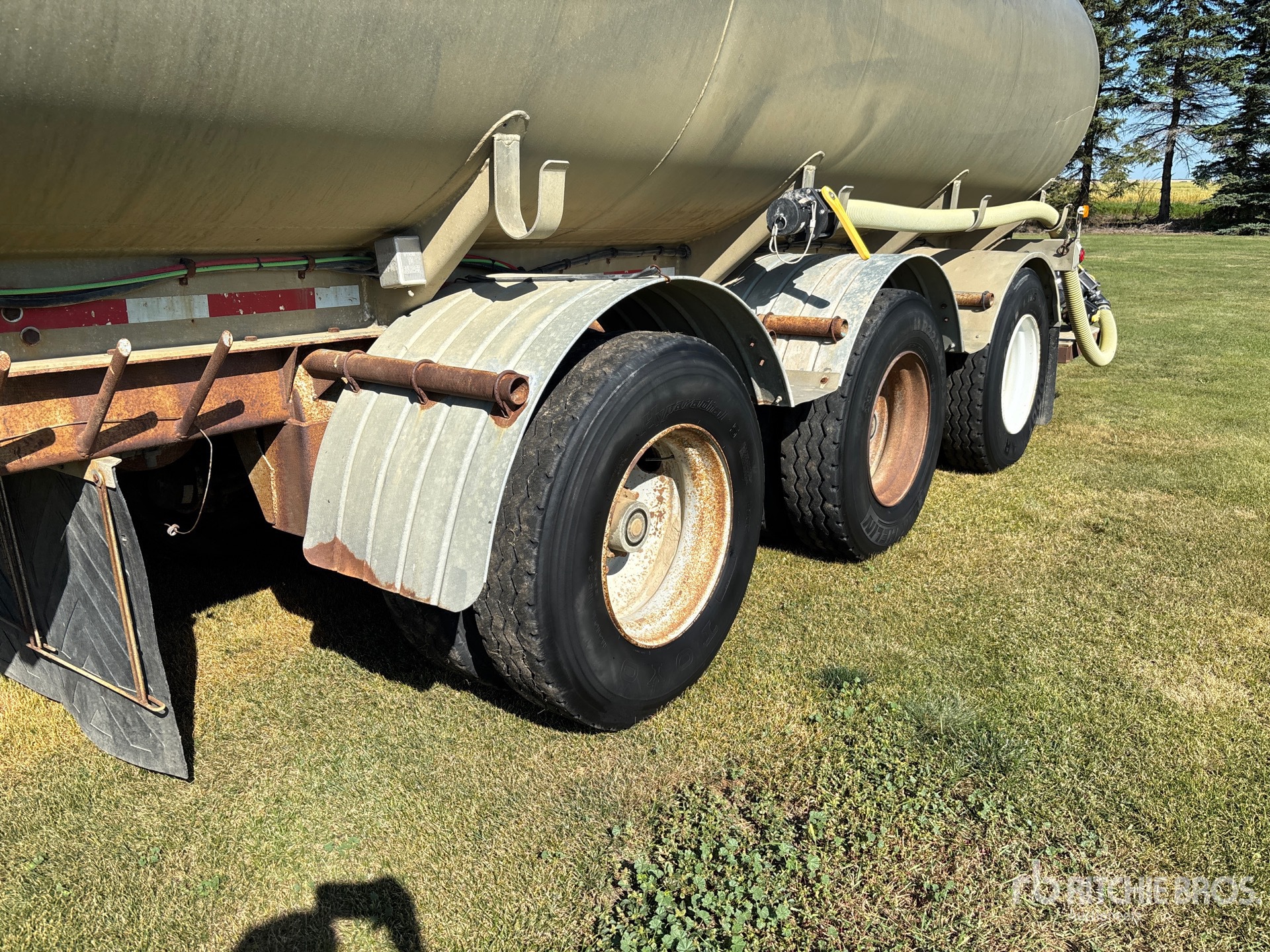 2008 Hutchinson 38000 L Tri/A