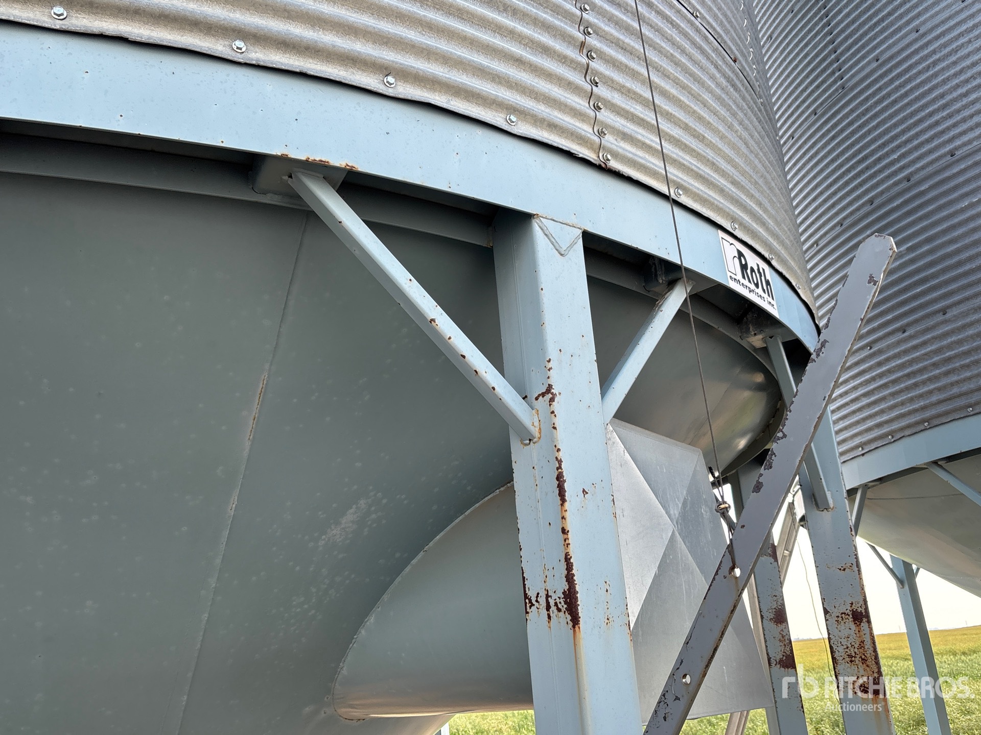 Westeel +/- 5500 BU 8 RING HOPPER