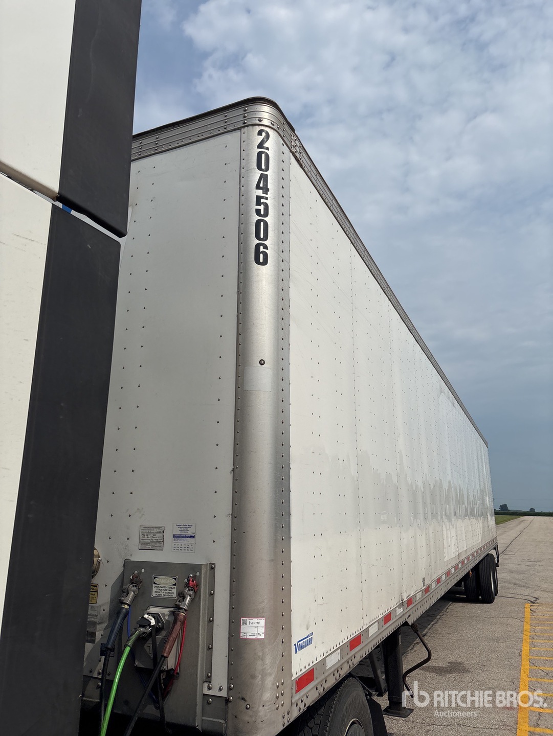 2022 Vanguard 53 ft x 102 in T/A