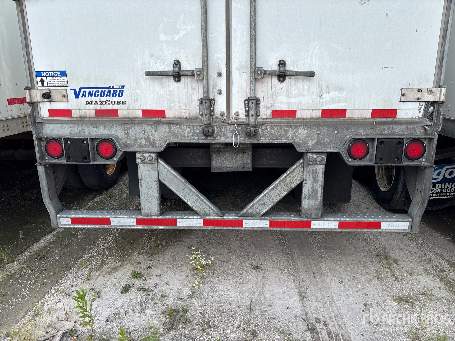 2022 Vanguard 53 ft x 102 in T/A