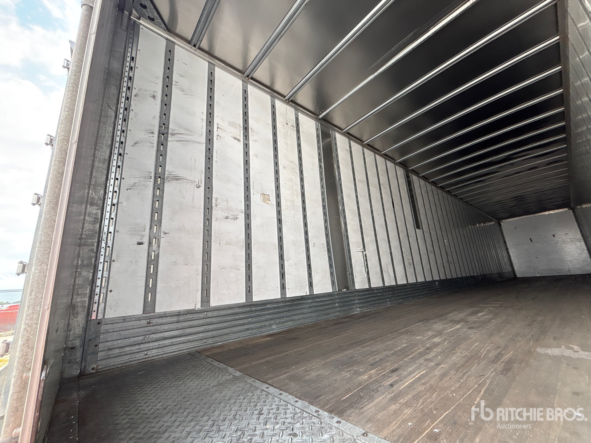 2022 Vanguard 53 ft x 102 in T/A