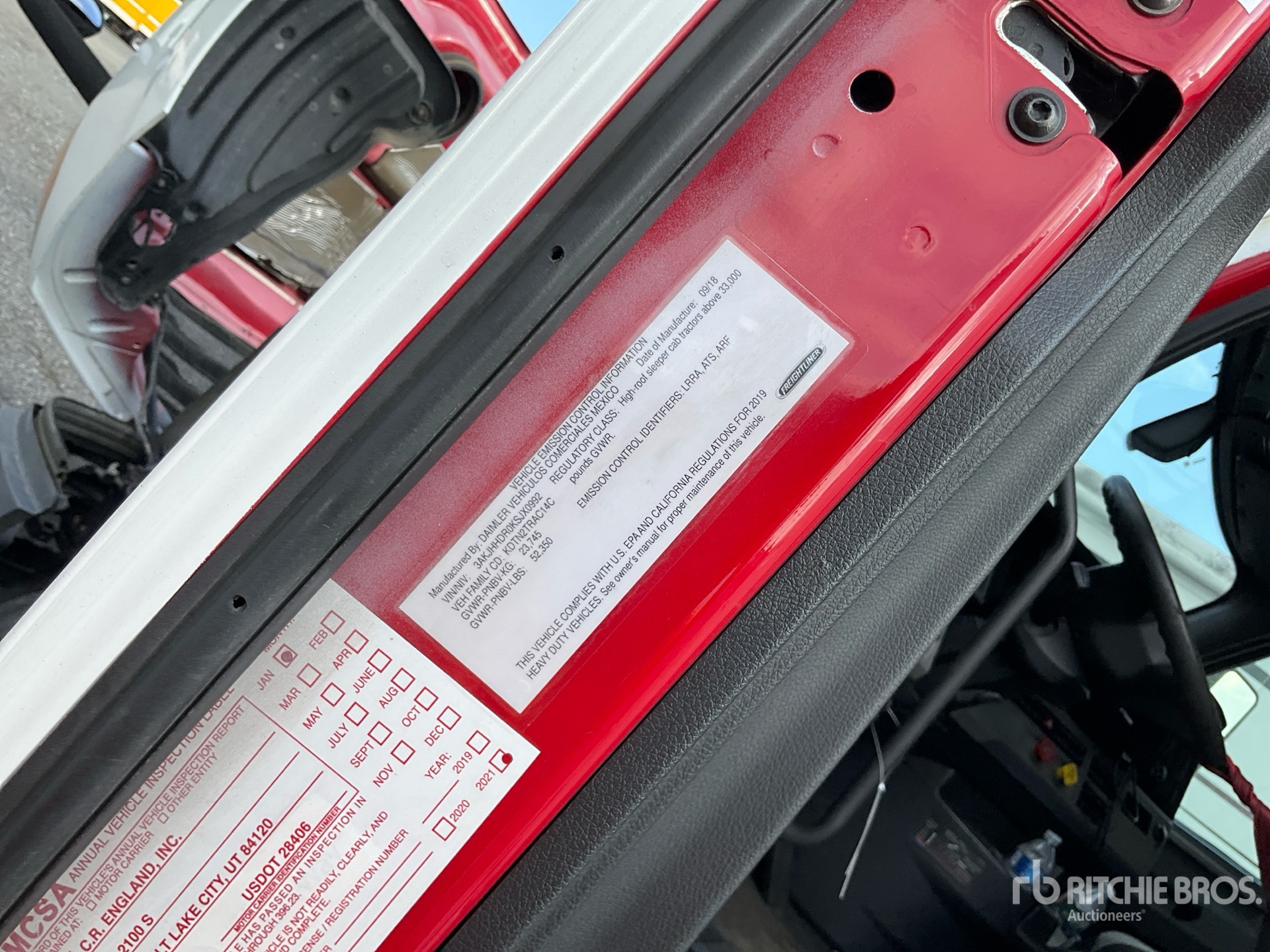 2019 Freightliner CASCADIA 126