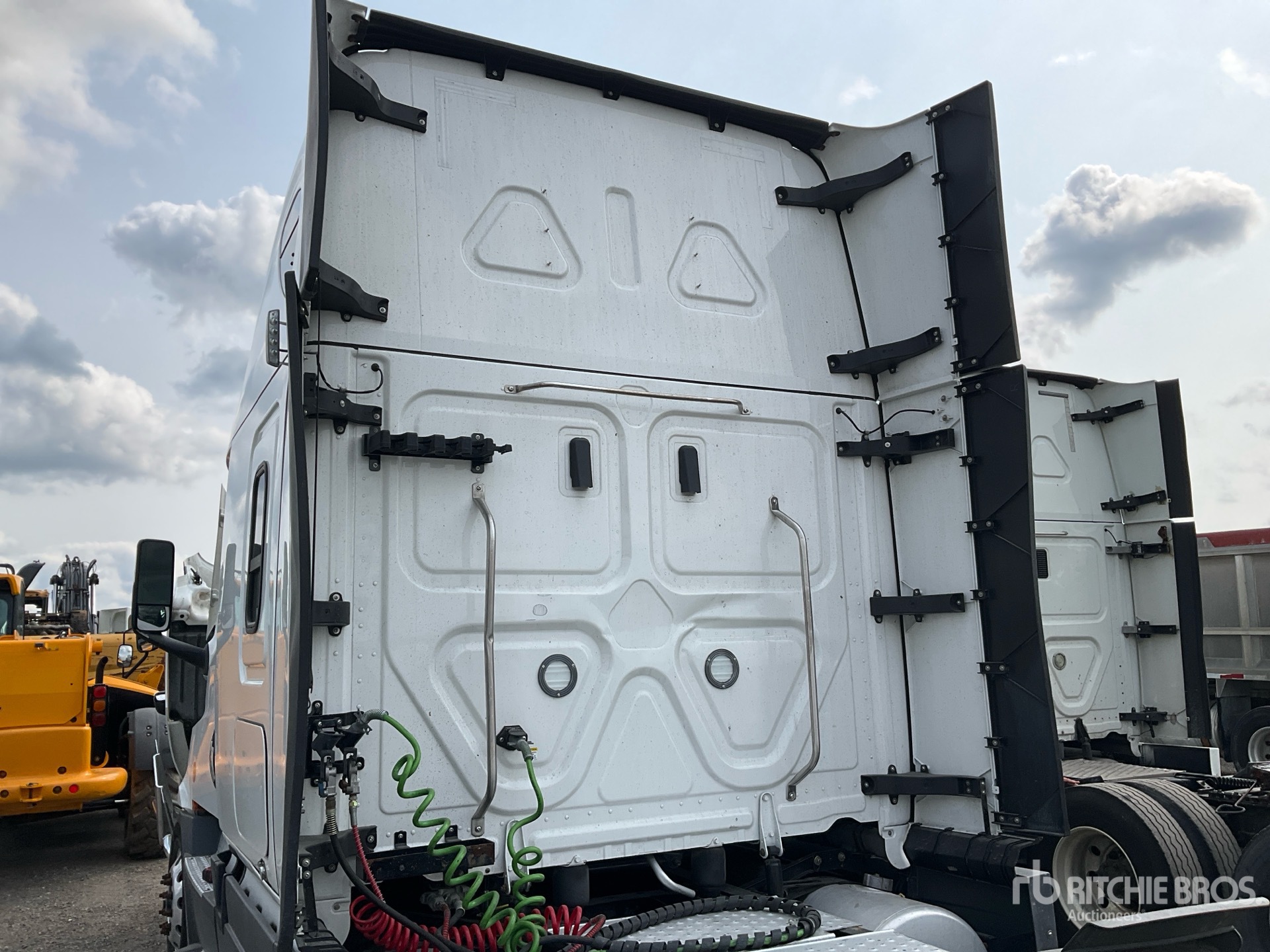 2024 Freightliner CASCADIA 126