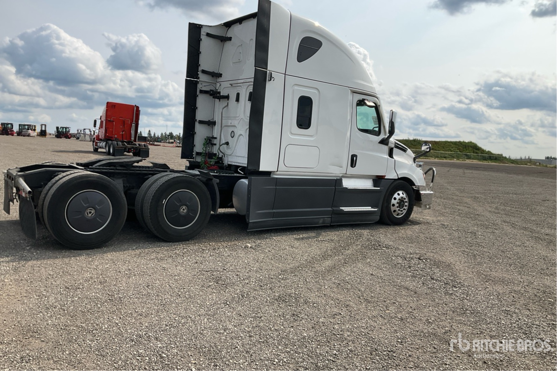 2024 Freightliner CASCADIA 126