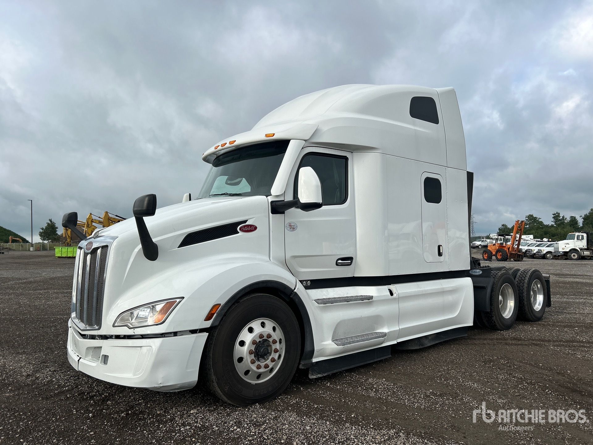 Photo of 2023 Peterbilt 579