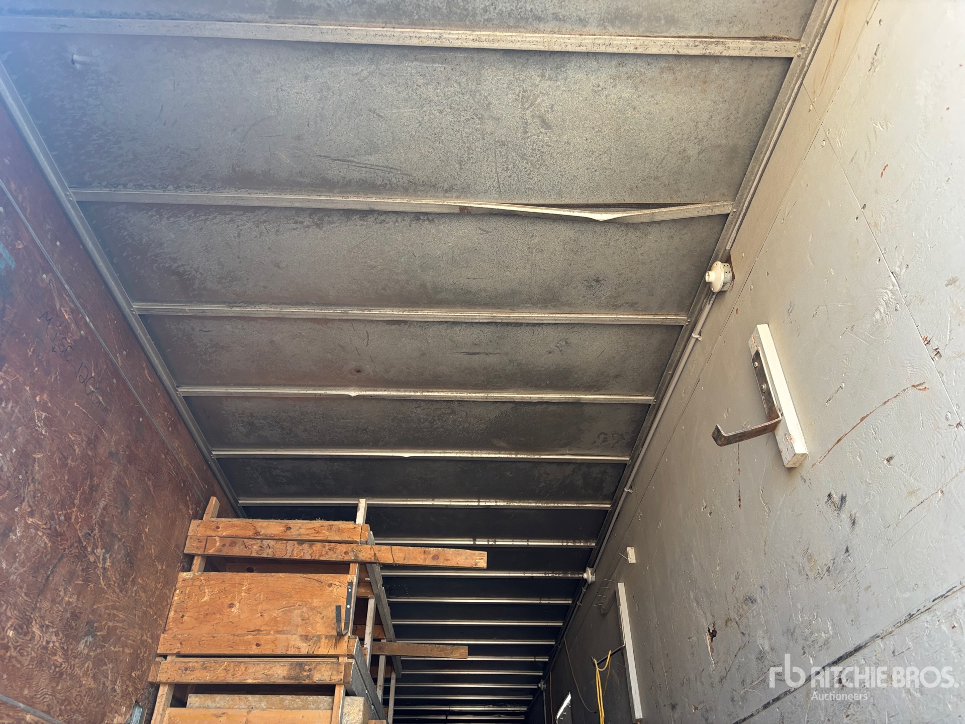 1981 Fruehauf 45 ft x 102 in T/A Storage