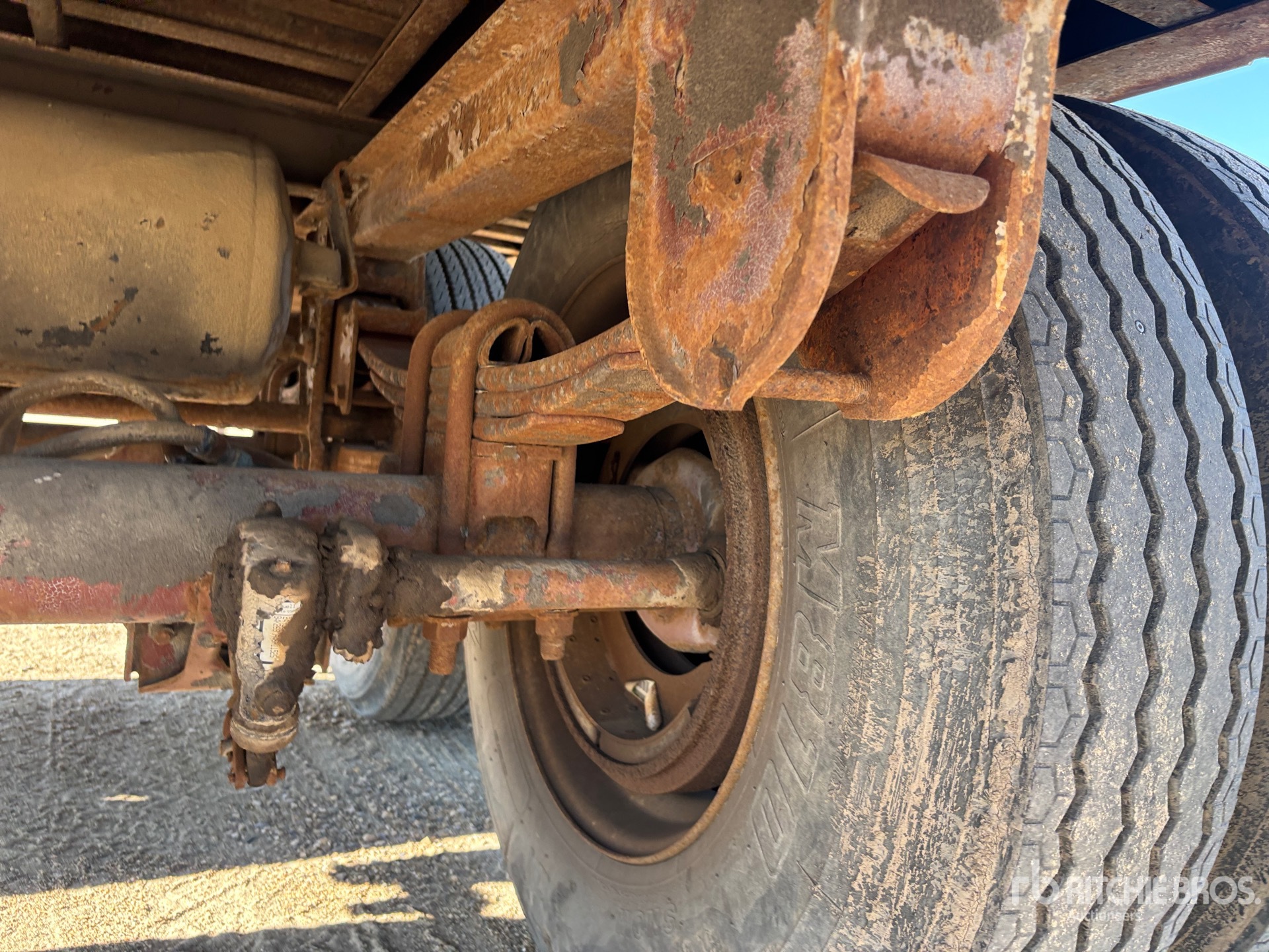 1995 Pines 45 ft x 102 in T/A Storage