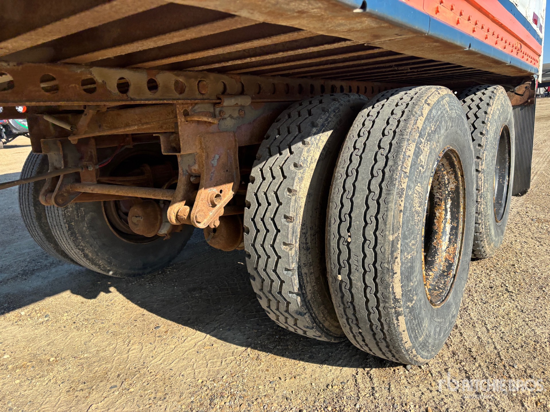 1995 Pines 45 ft x 102 in T/A Storage