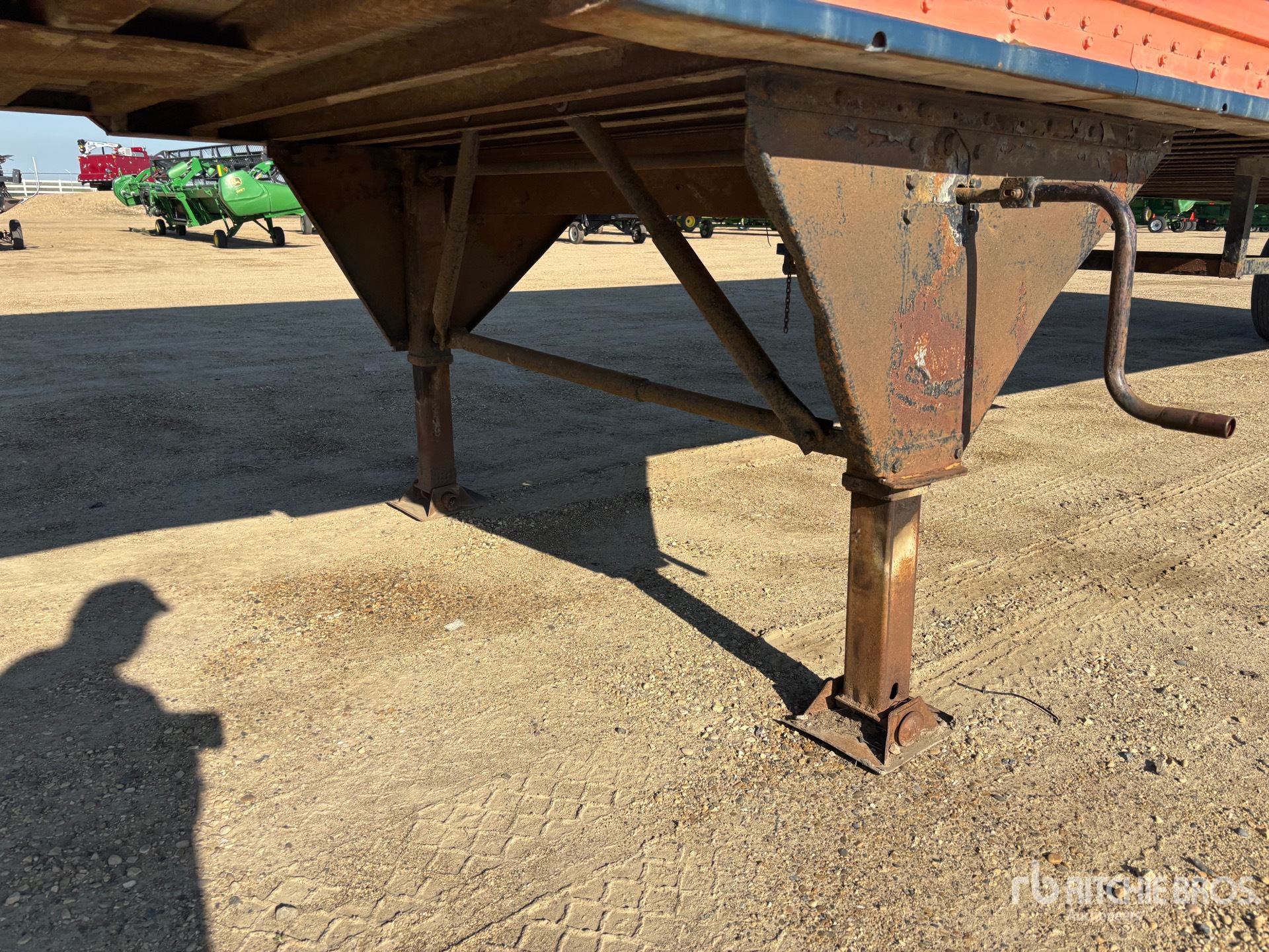 1995 Pines 45 ft x 102 in T/A Storage