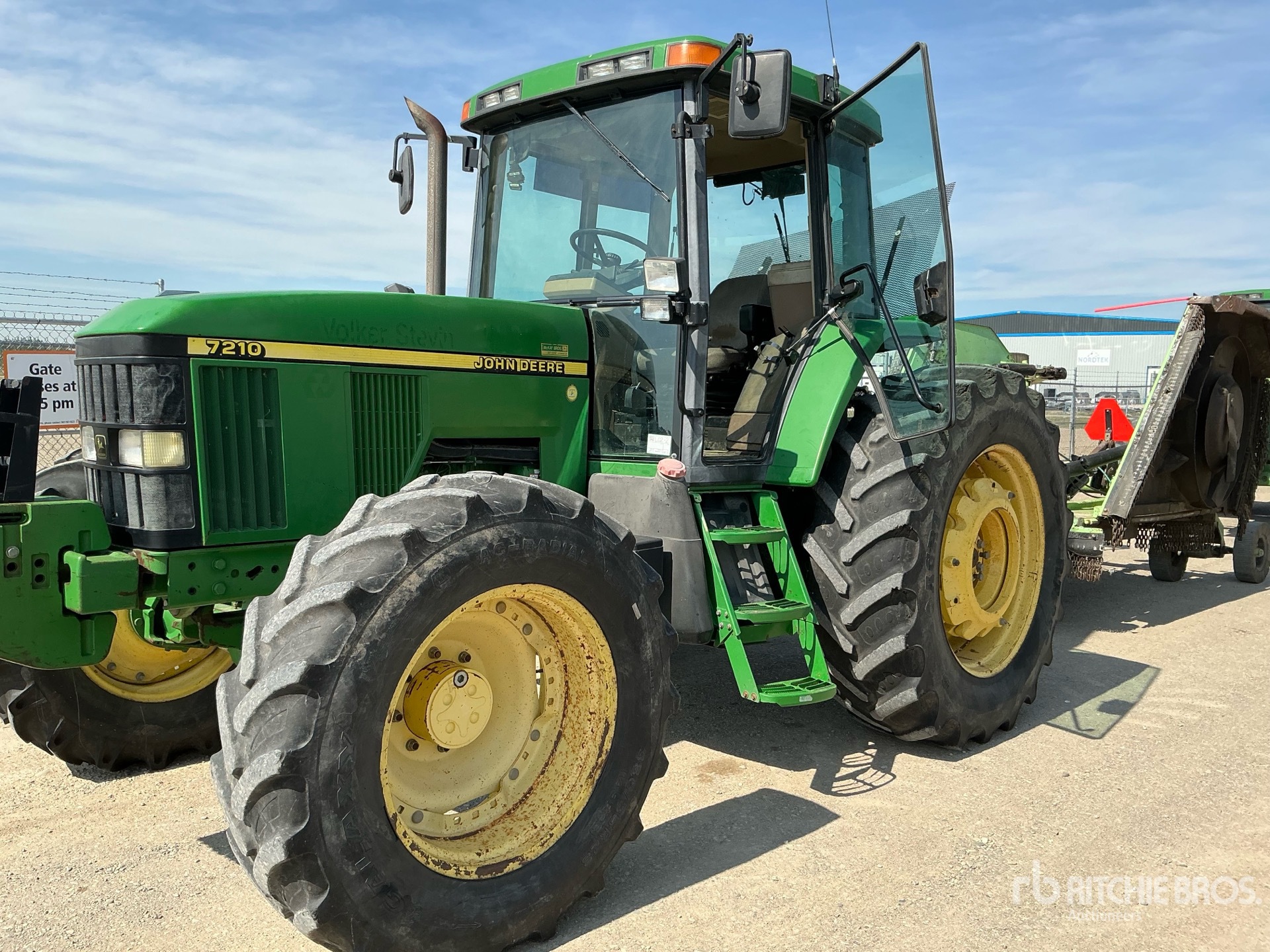 Photo of 2001 John Deere 7210