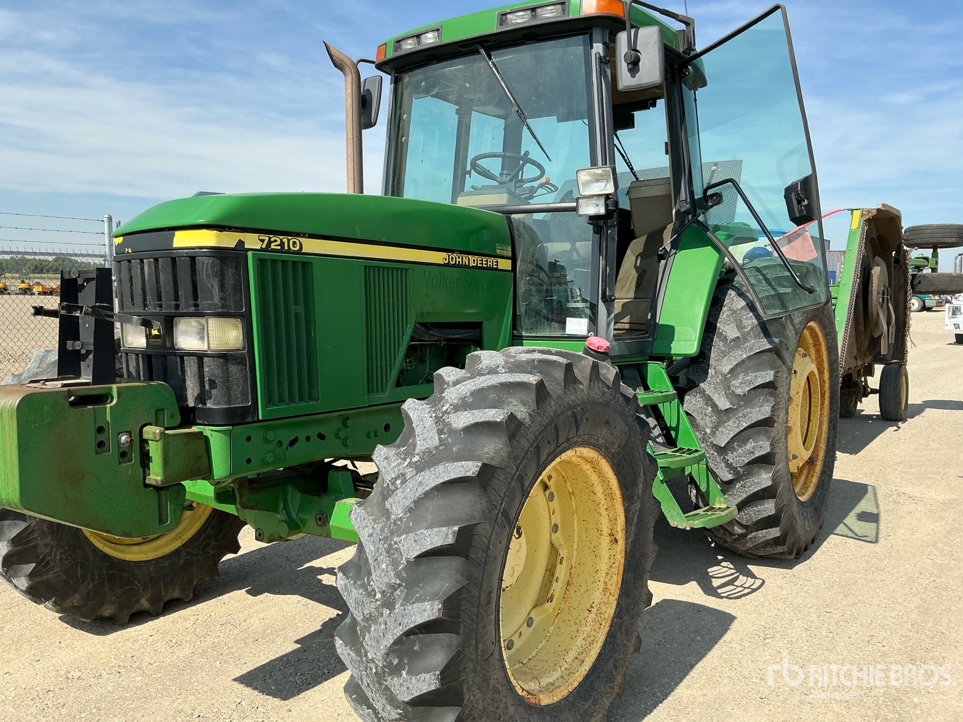 Photo of 2001 John Deere 7210