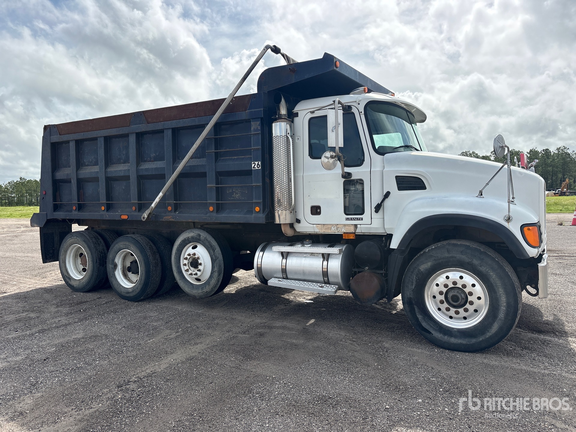 2002 Mack CV713 Granite