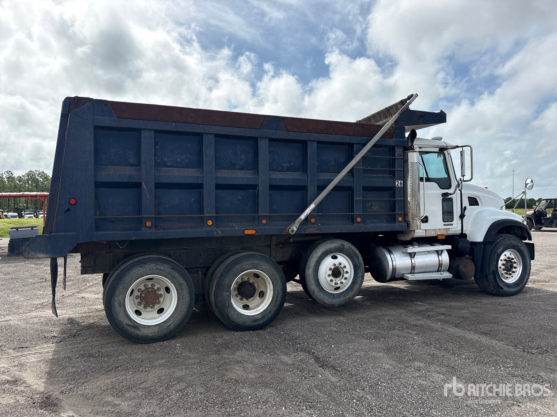 2002 Mack CV713 Granite