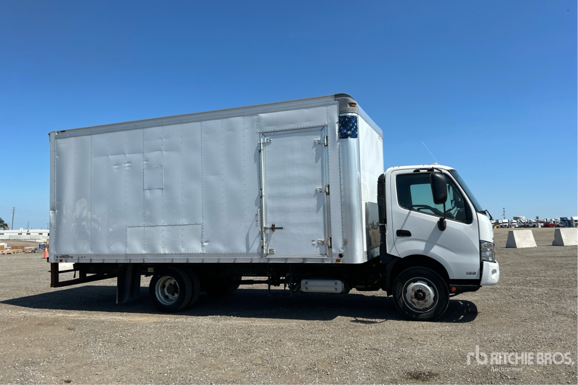 2020 Hino 195