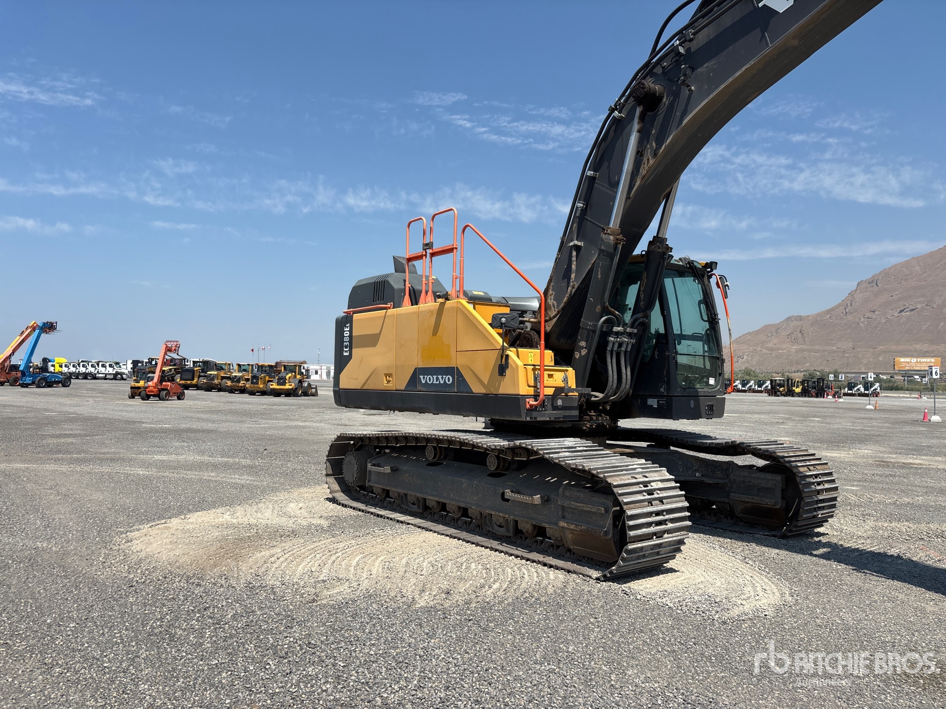 2015 Volvo EC380ELR