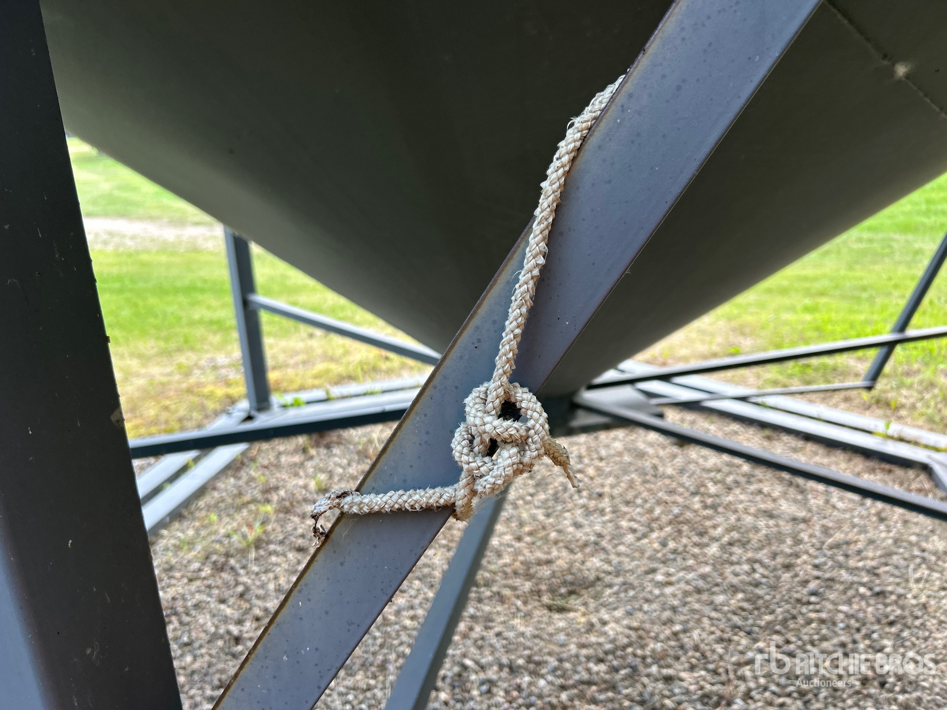 Westeel +/- 2000 BU 6 RING HOPPER