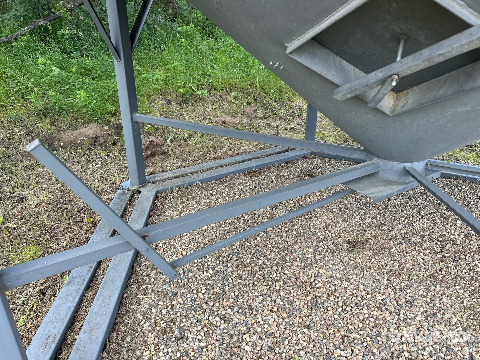 Westeel +/- 2000 BU 6 RING HOPPER