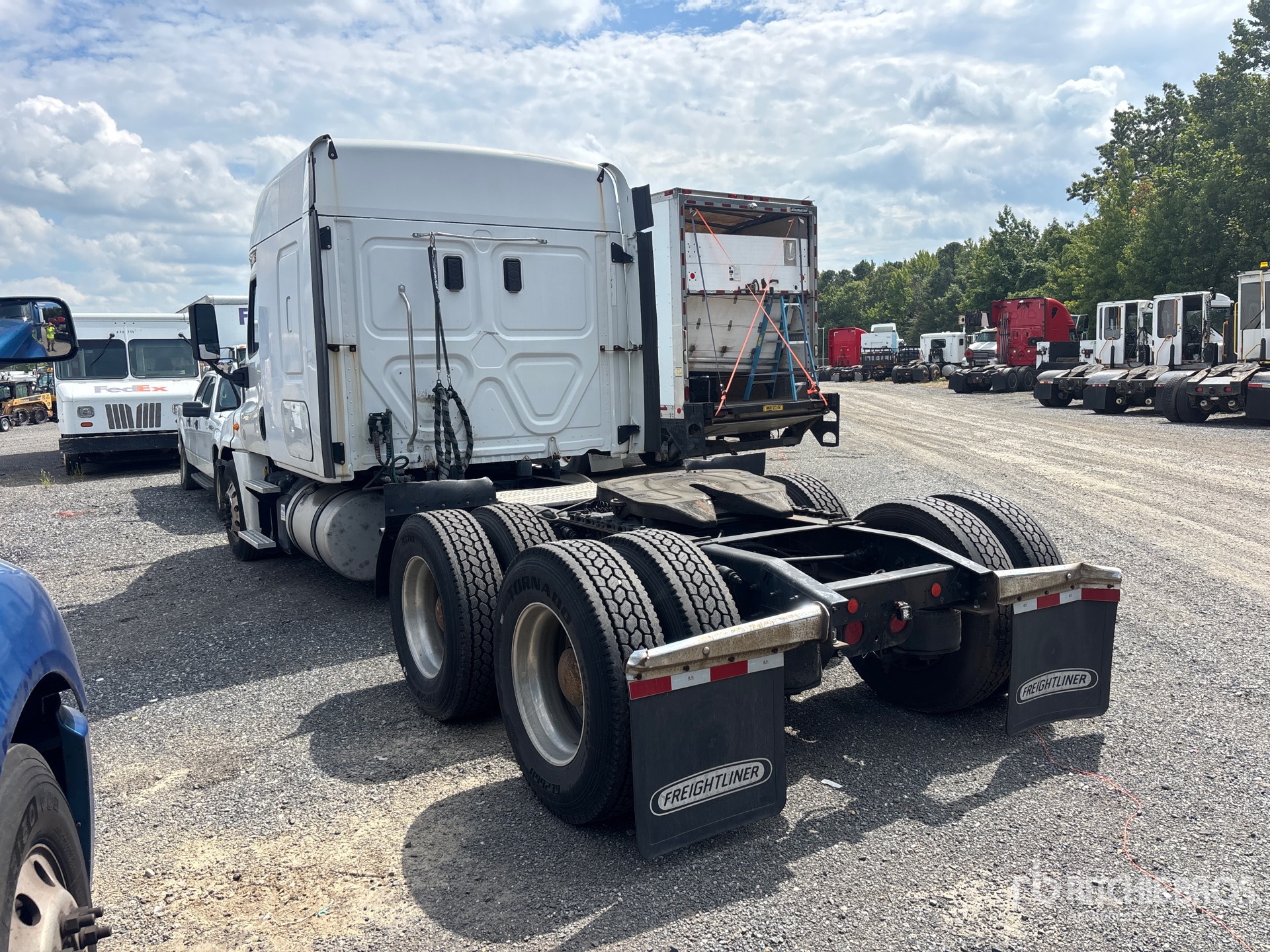 2017 Freightliner CASCADIA 113