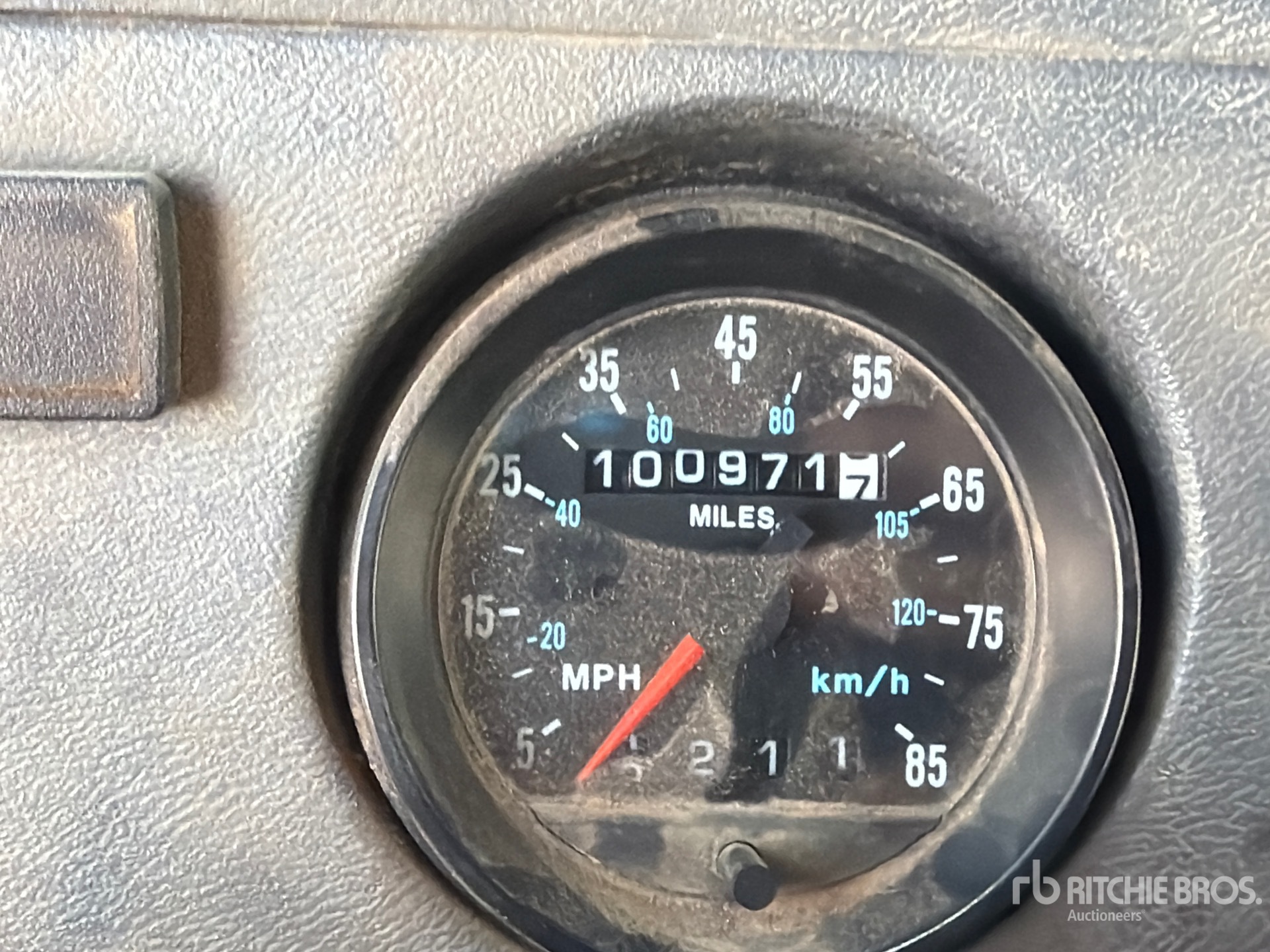 1995 Mack RD600